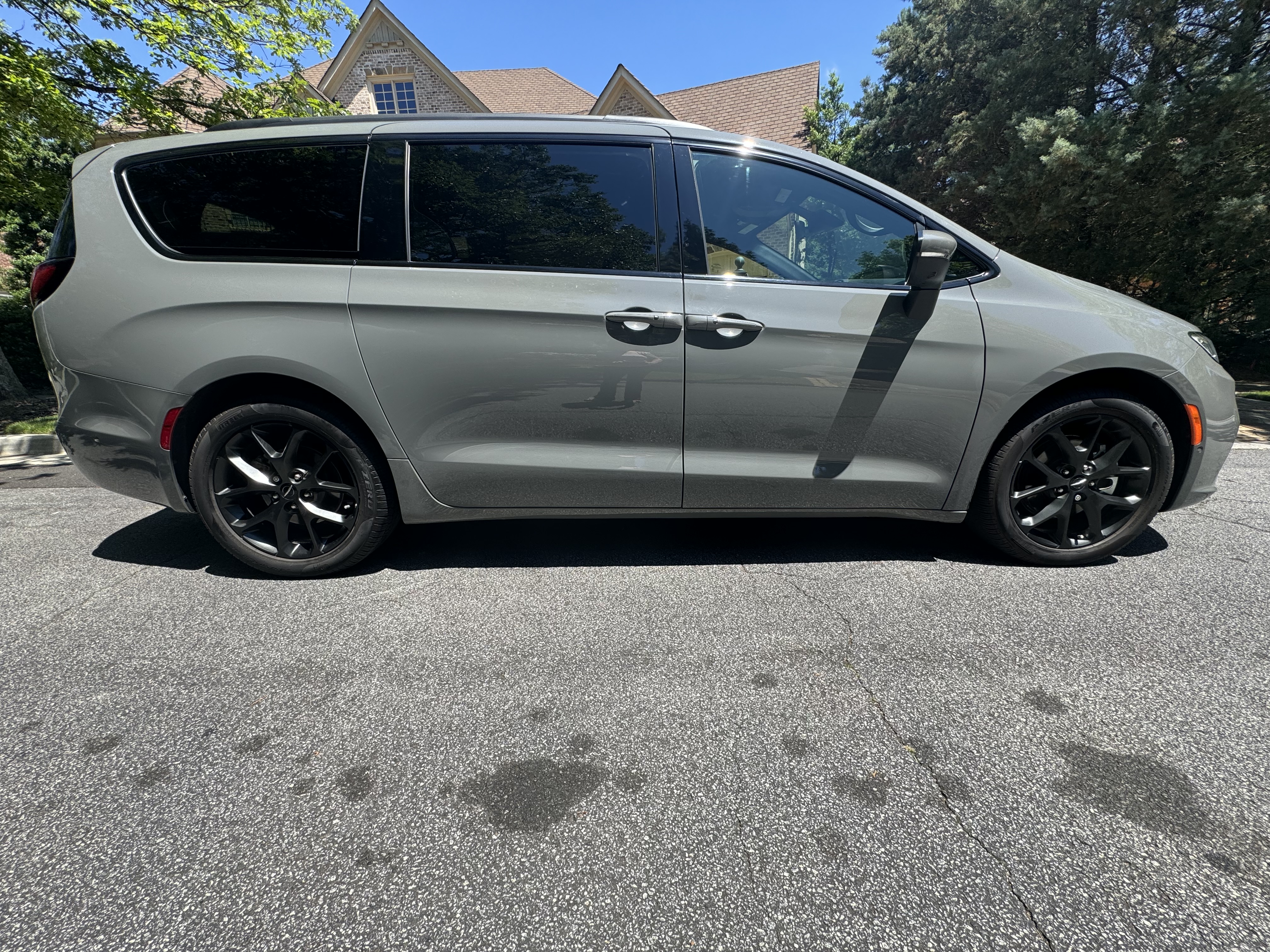 2023 Chrysler Pacifica Touring-L