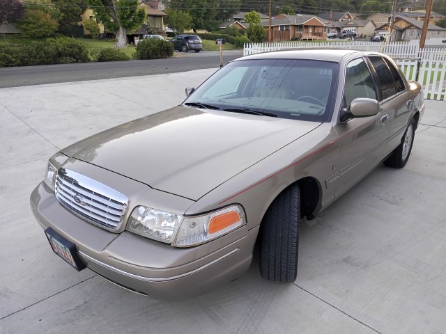 Used 2003 Ford Crown Victoria for Sale - Kelley Blue Book
