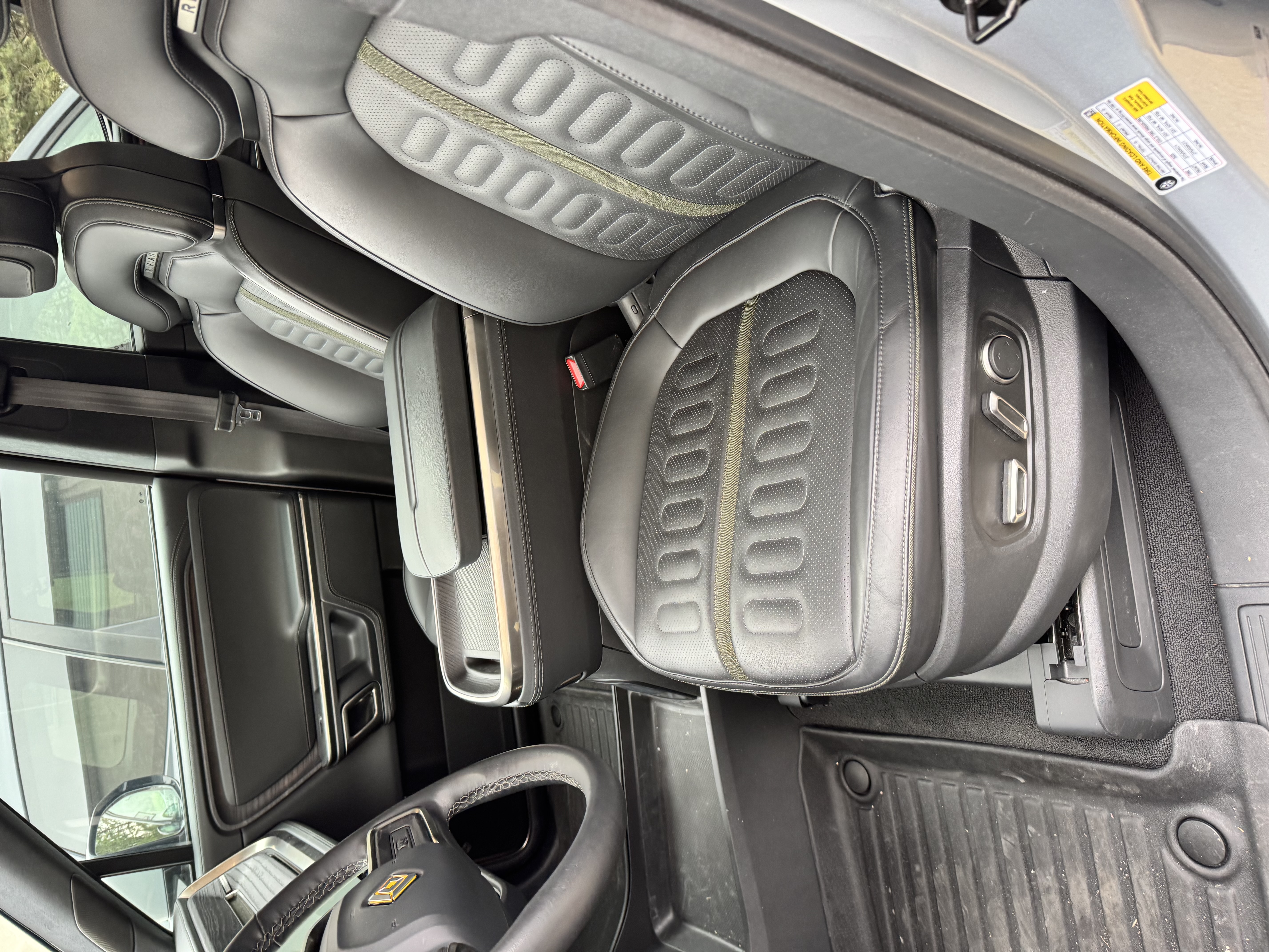 2024 Rivian R1T Adventure