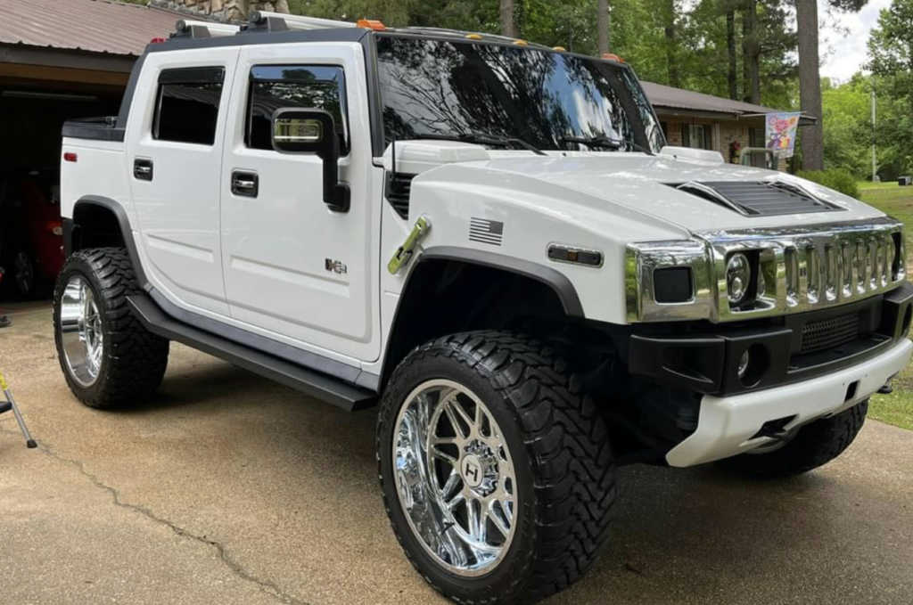 White Hummer H2