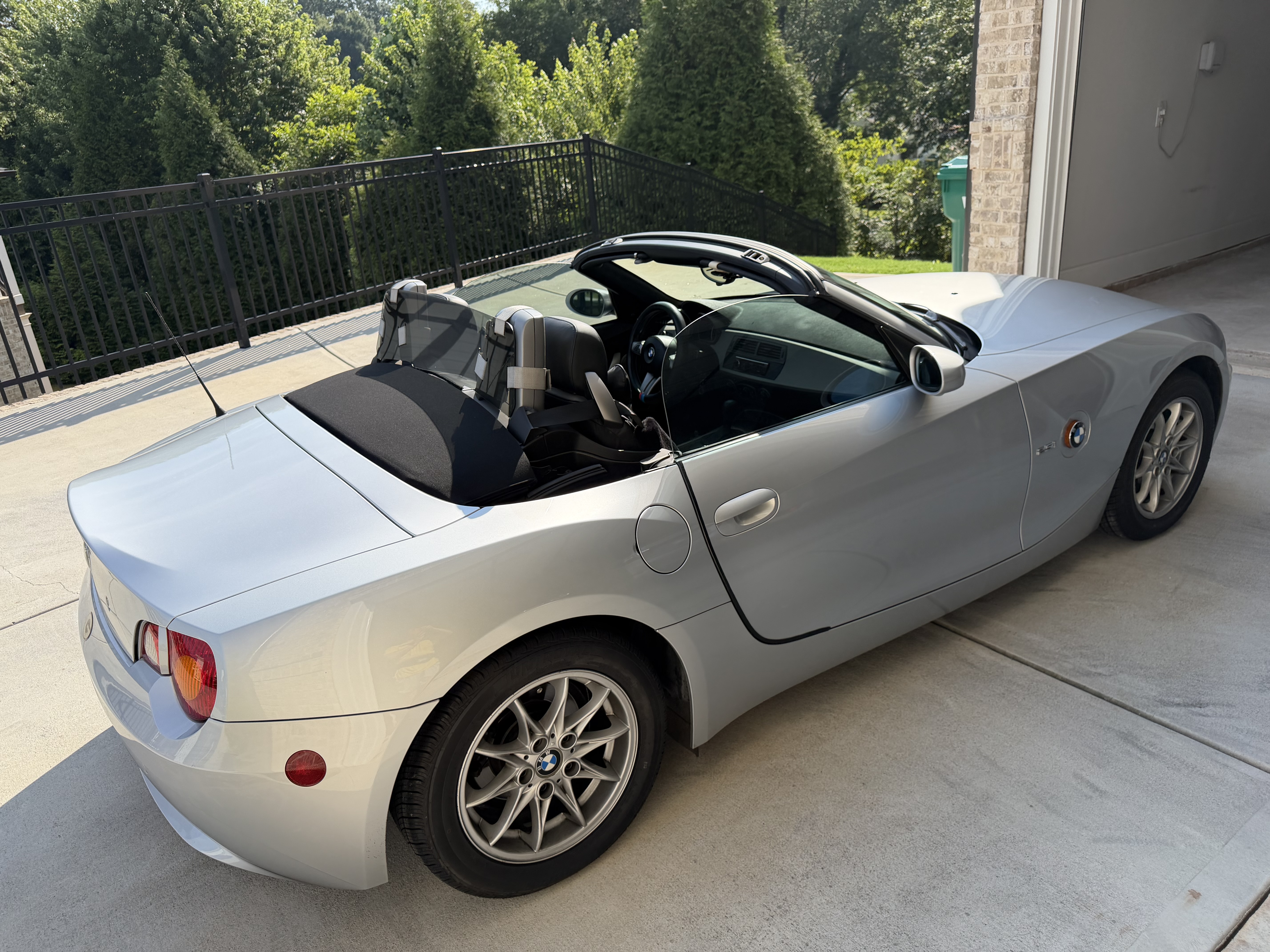 Used 2004 BMW Z4 2.5i