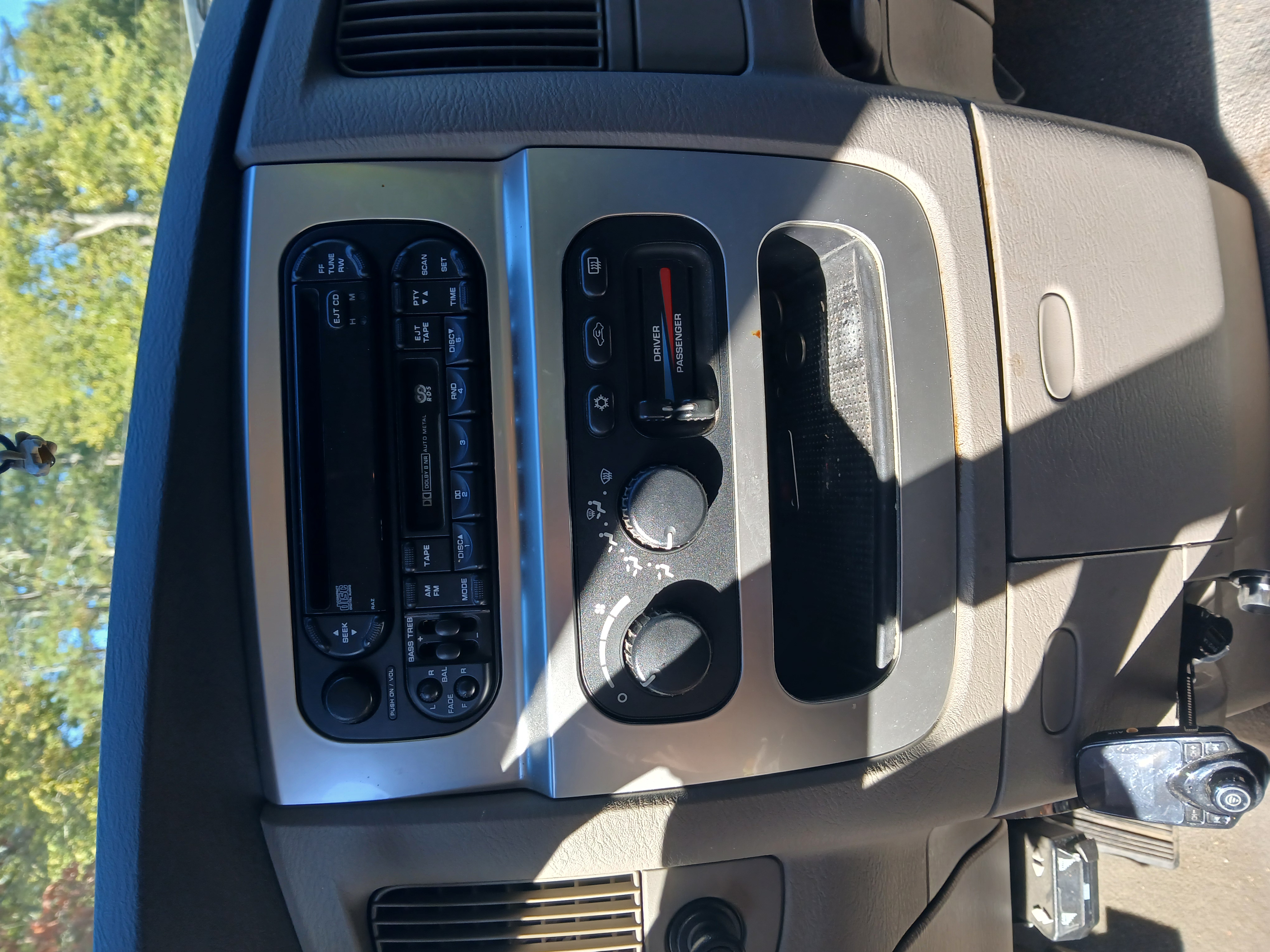 2004 Dodge Ram 1500 Truck SLT