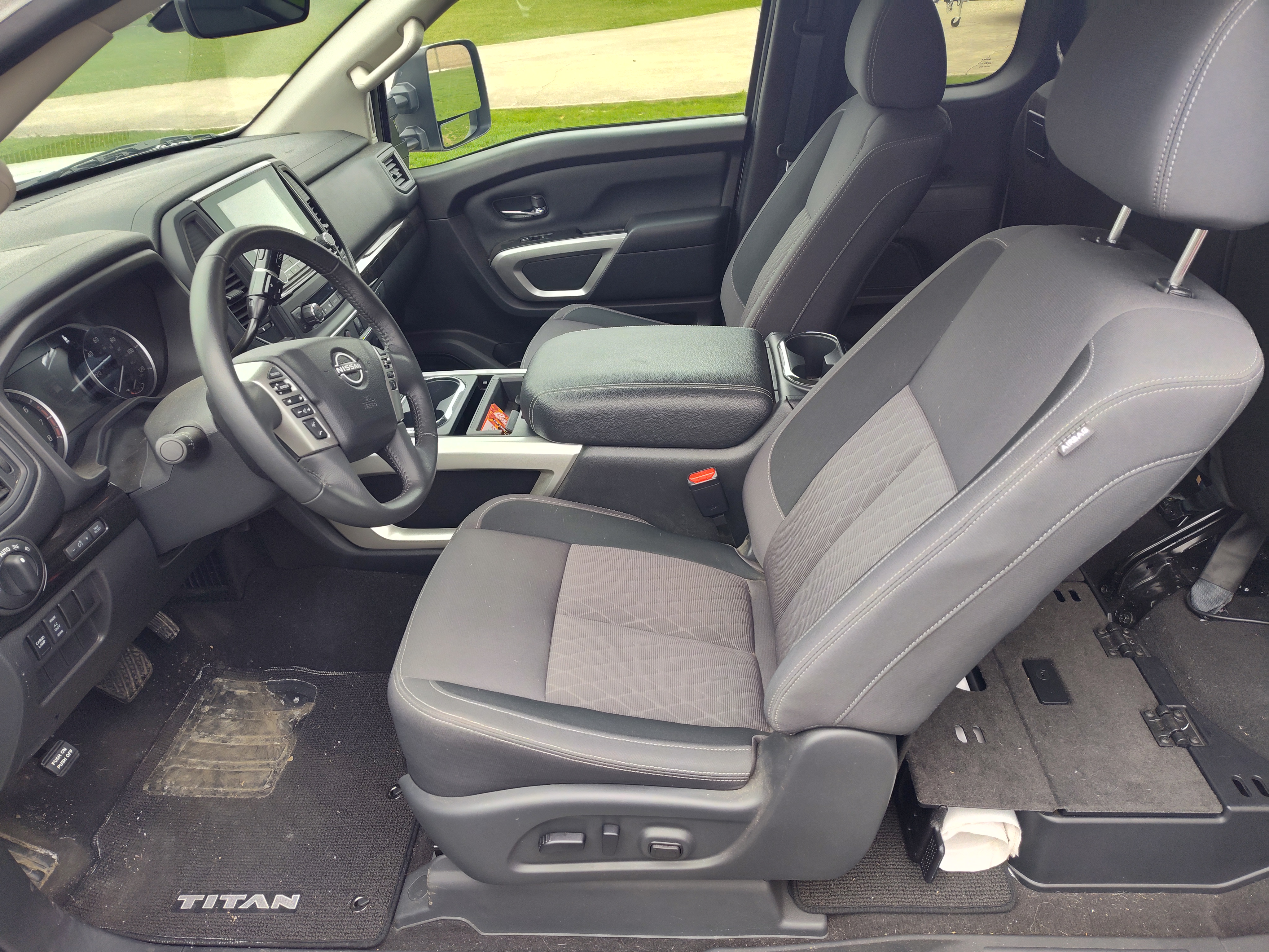 2024 Nissan Titan SV