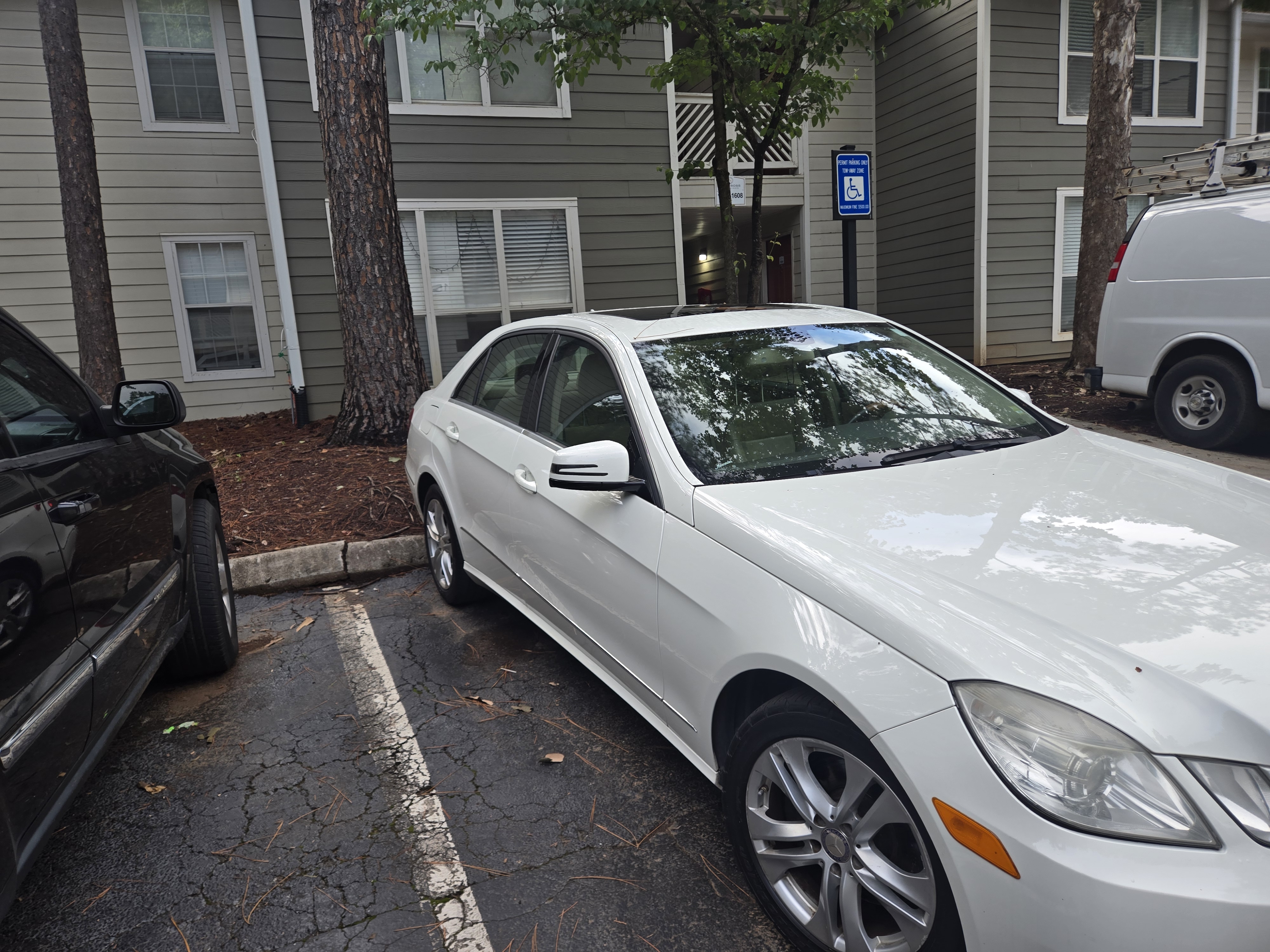 2010 Mercedes-Benz E 350 4MATIC Sedan