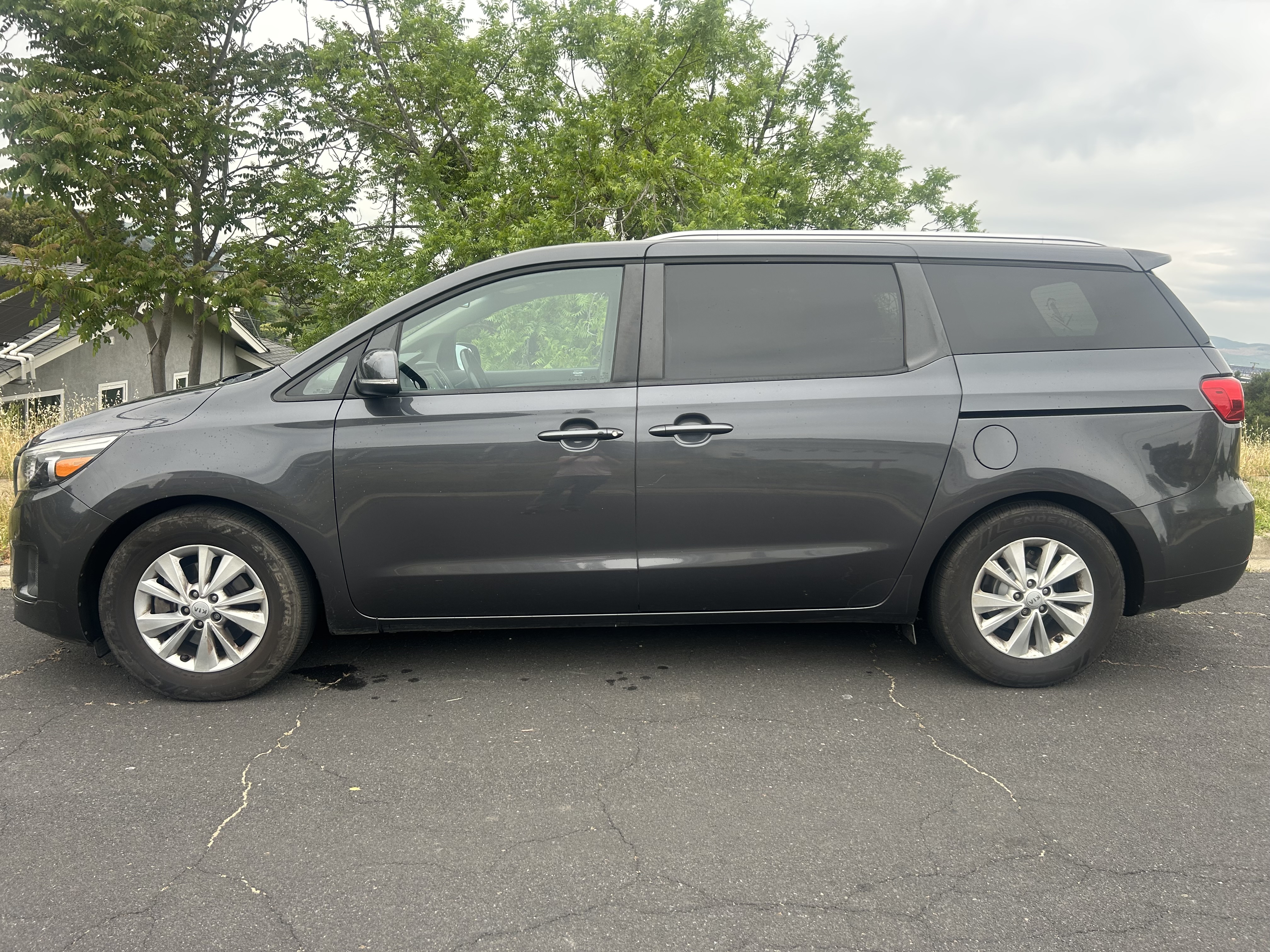 Used 2017 Kia Sedona LX w/ LX Essentials Premium Package