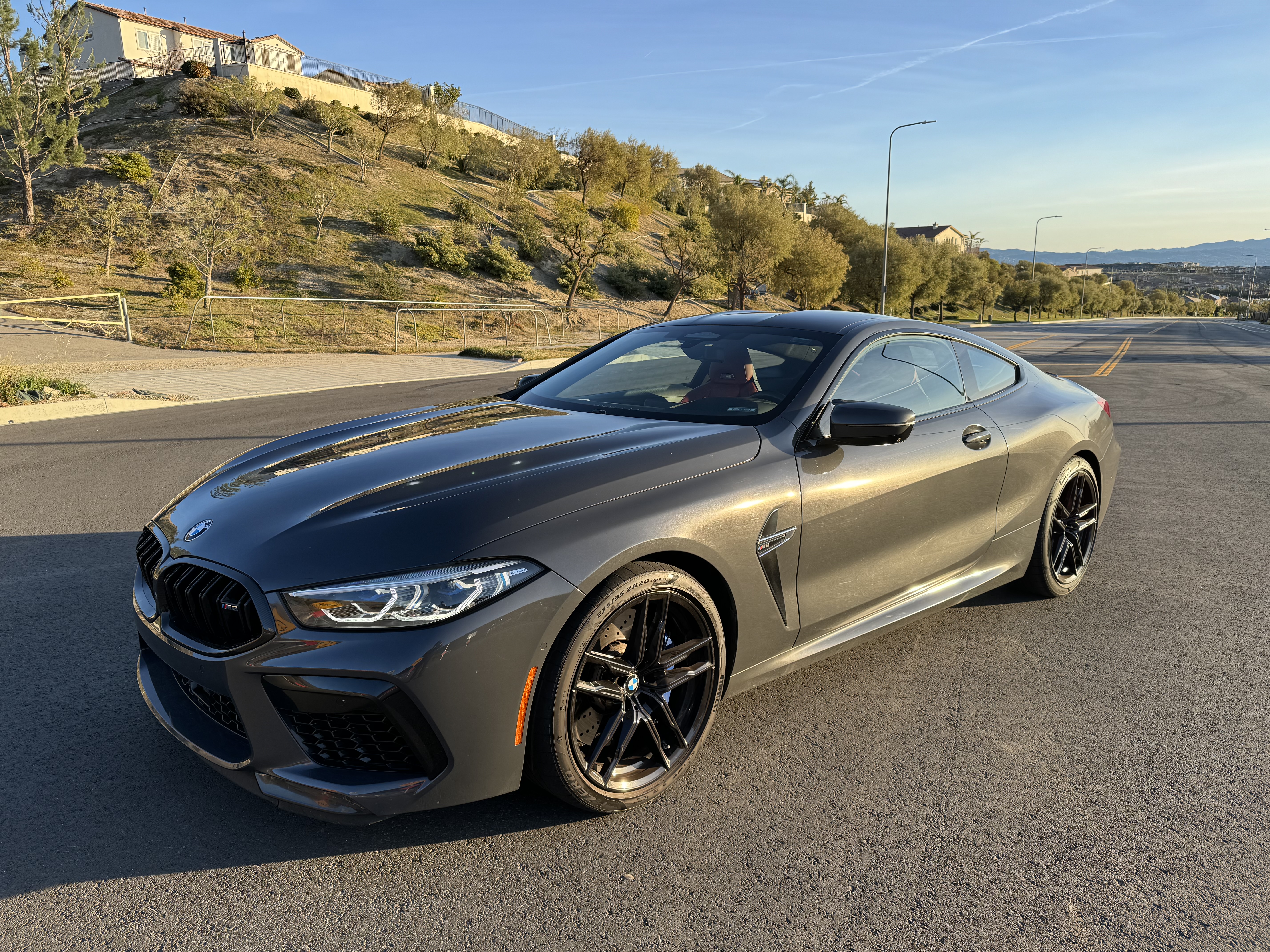 BMW Calendrier M8: Êtes-vous à la recherche d'un cadeau pour un fan de BMW  ? - BMW(TM) - BMW M8 (Paperback) 