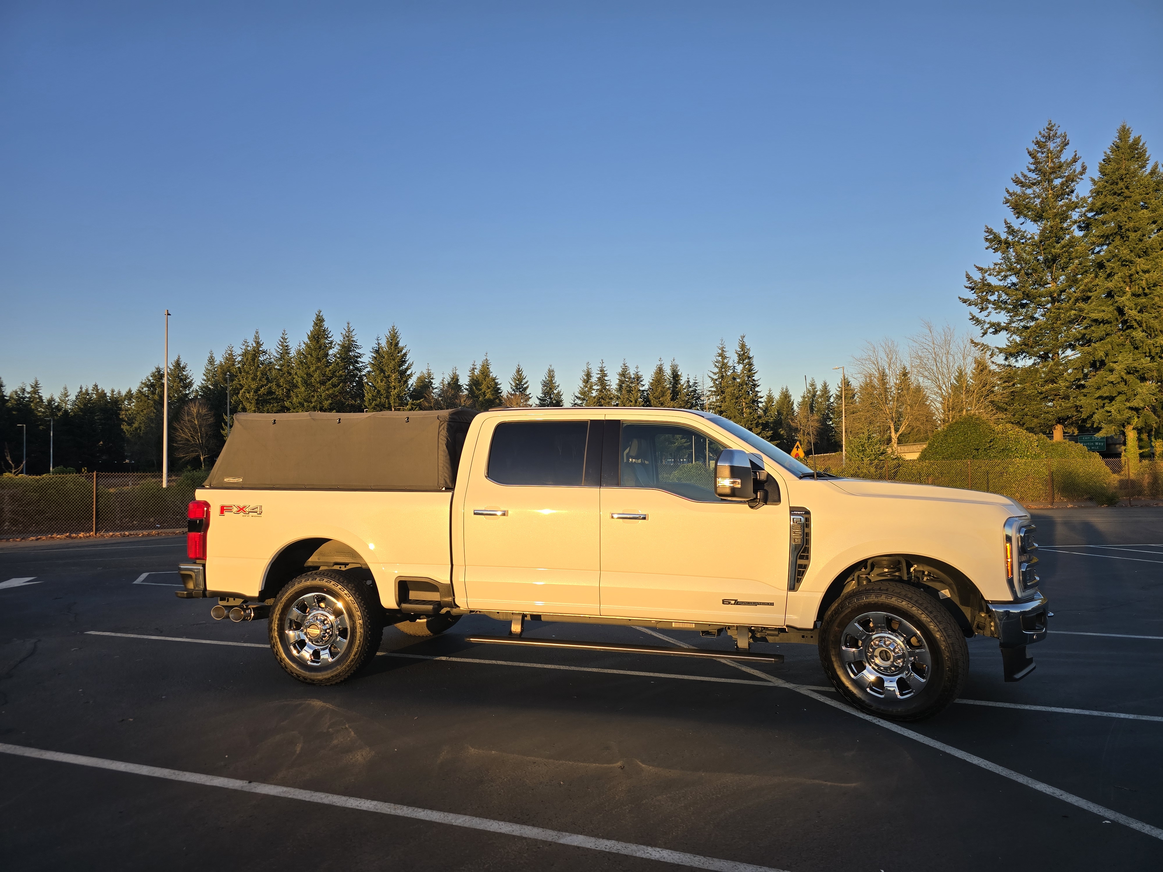 2024 Ford F350 Lariat