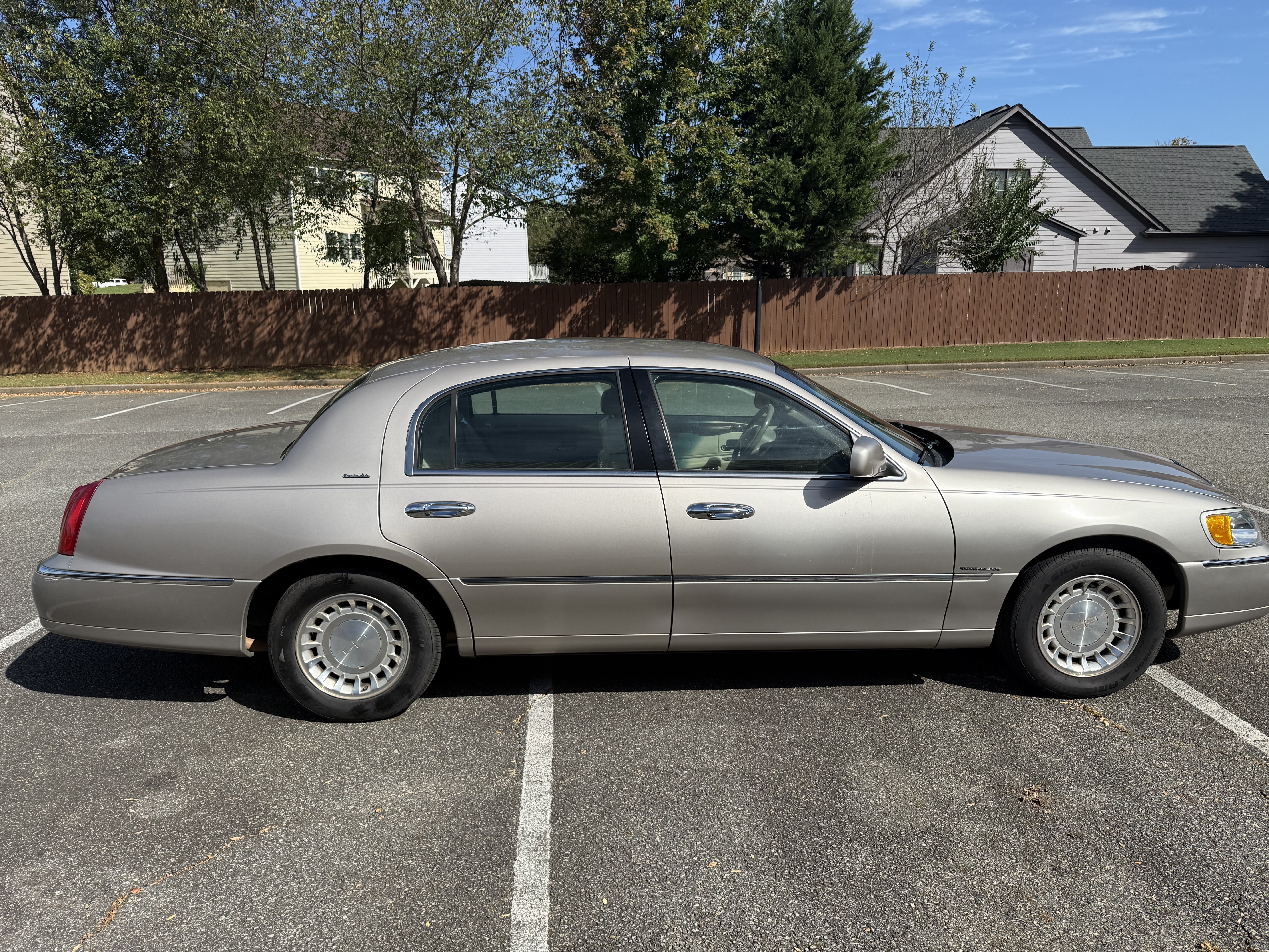 2001 Lincoln Town Car Executive