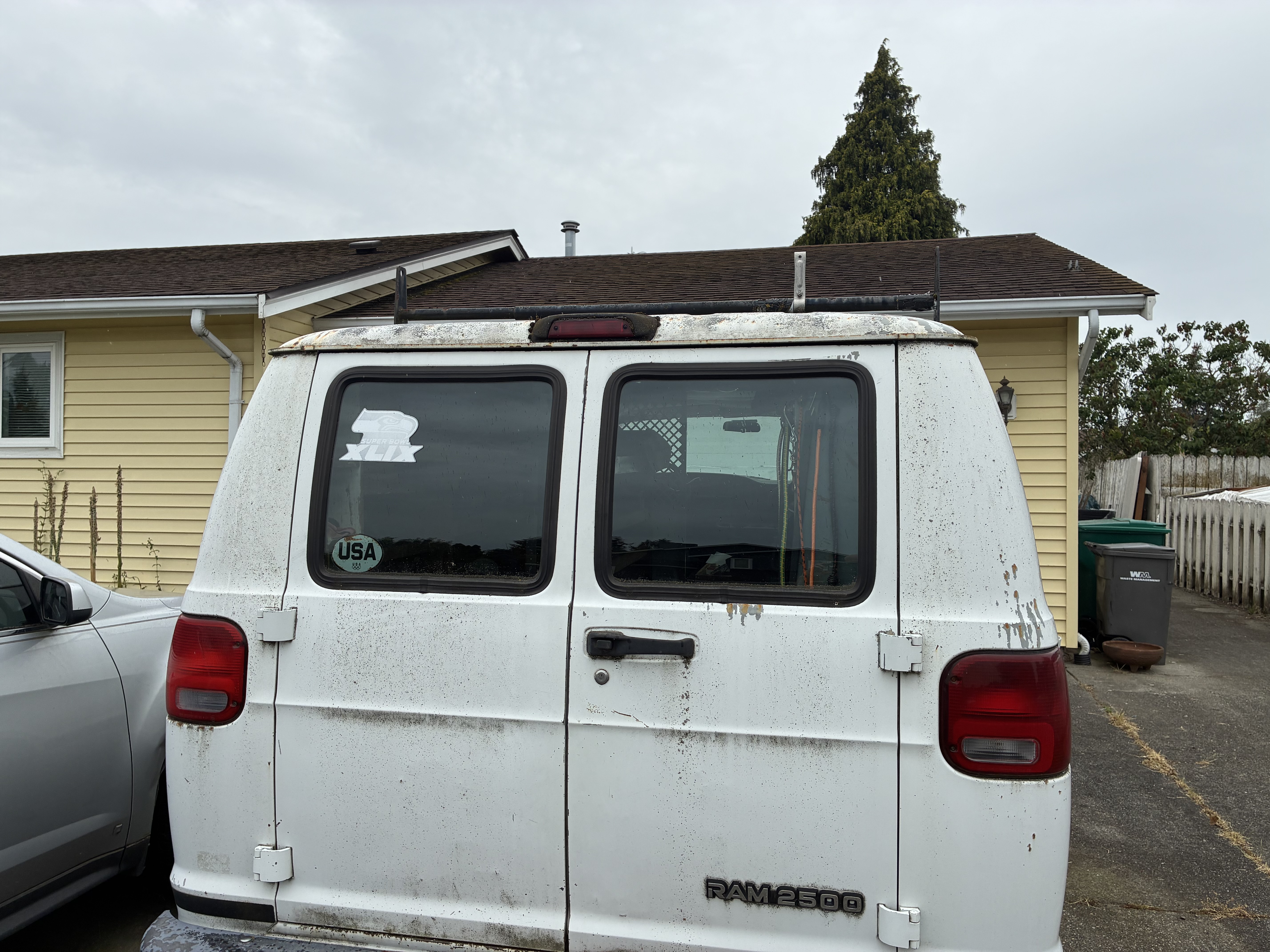 Dodge Ram Van 2002 photo 4