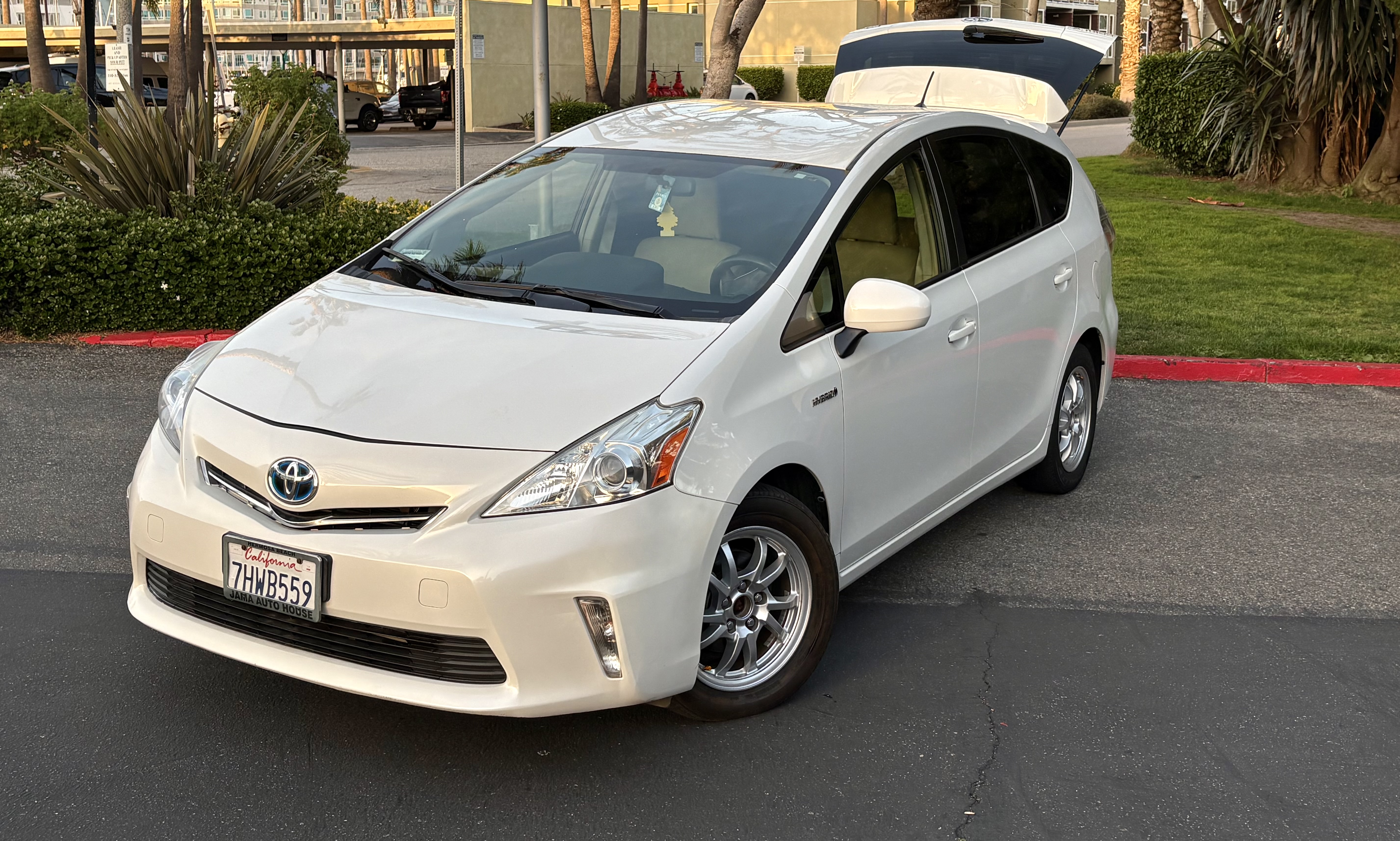 2014 Toyota Prius V Two