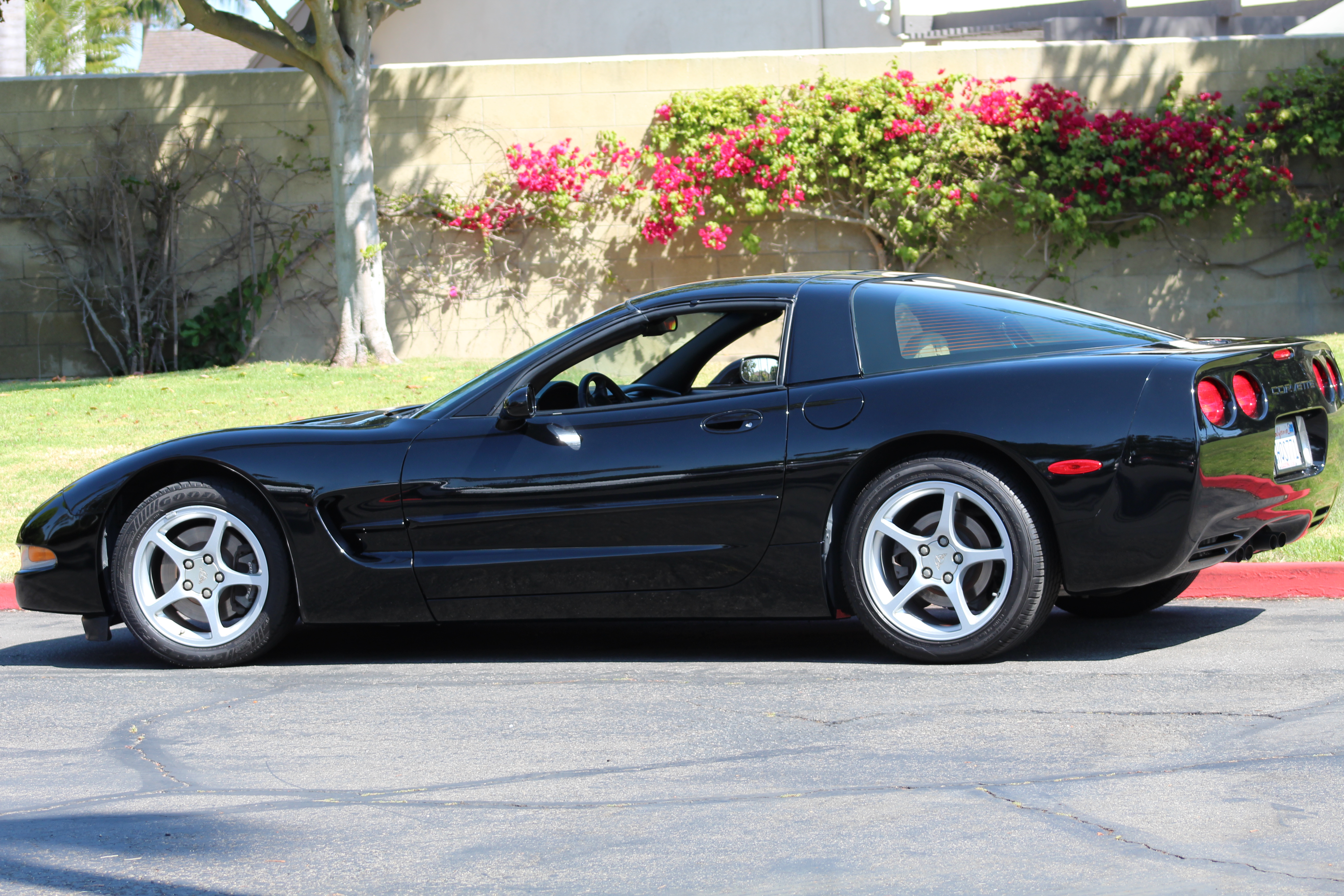 Used 2000 Chevrolet Corvette Coupe