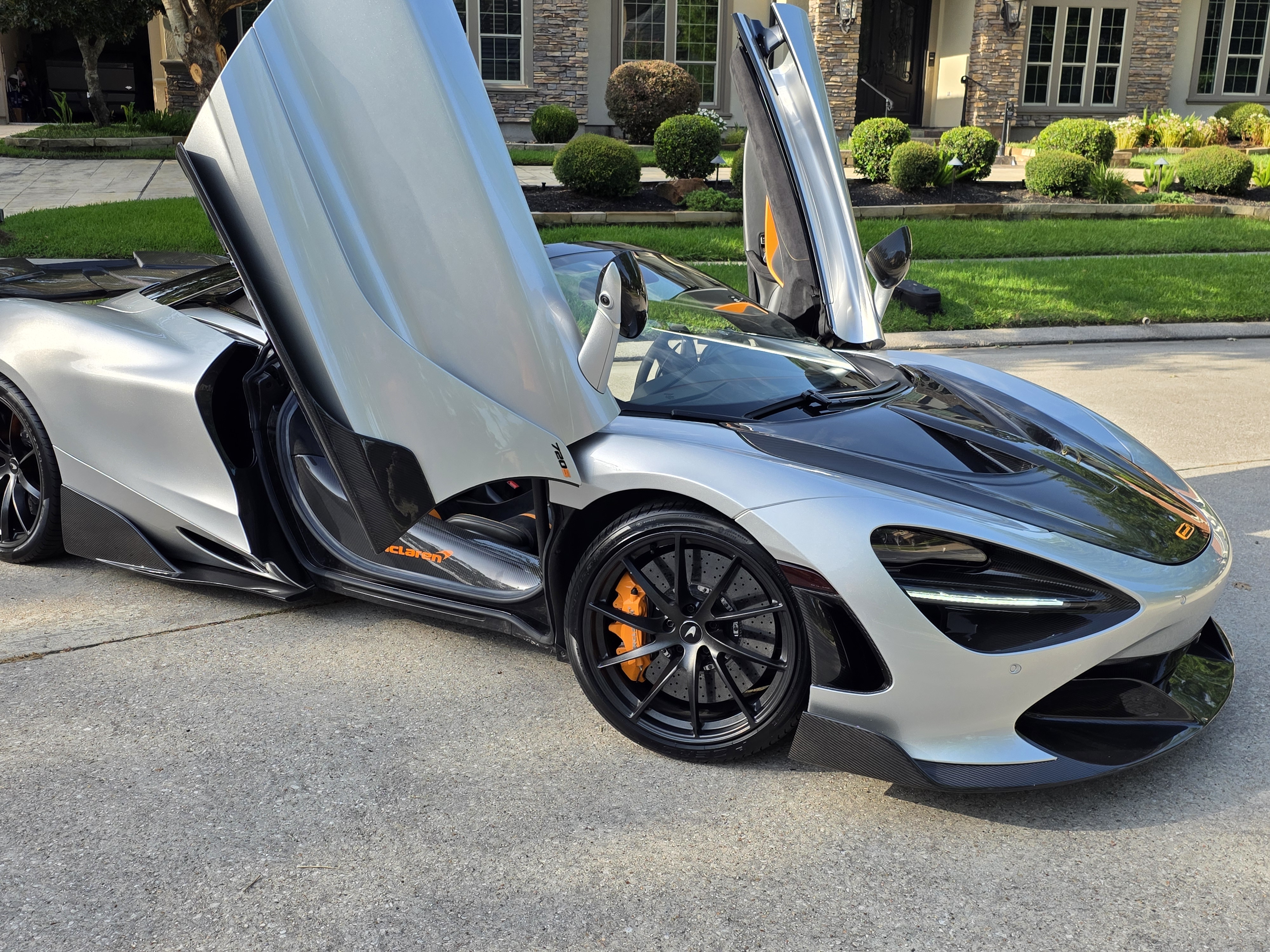 Used 2020 McLaren 720S Spider photo 2
