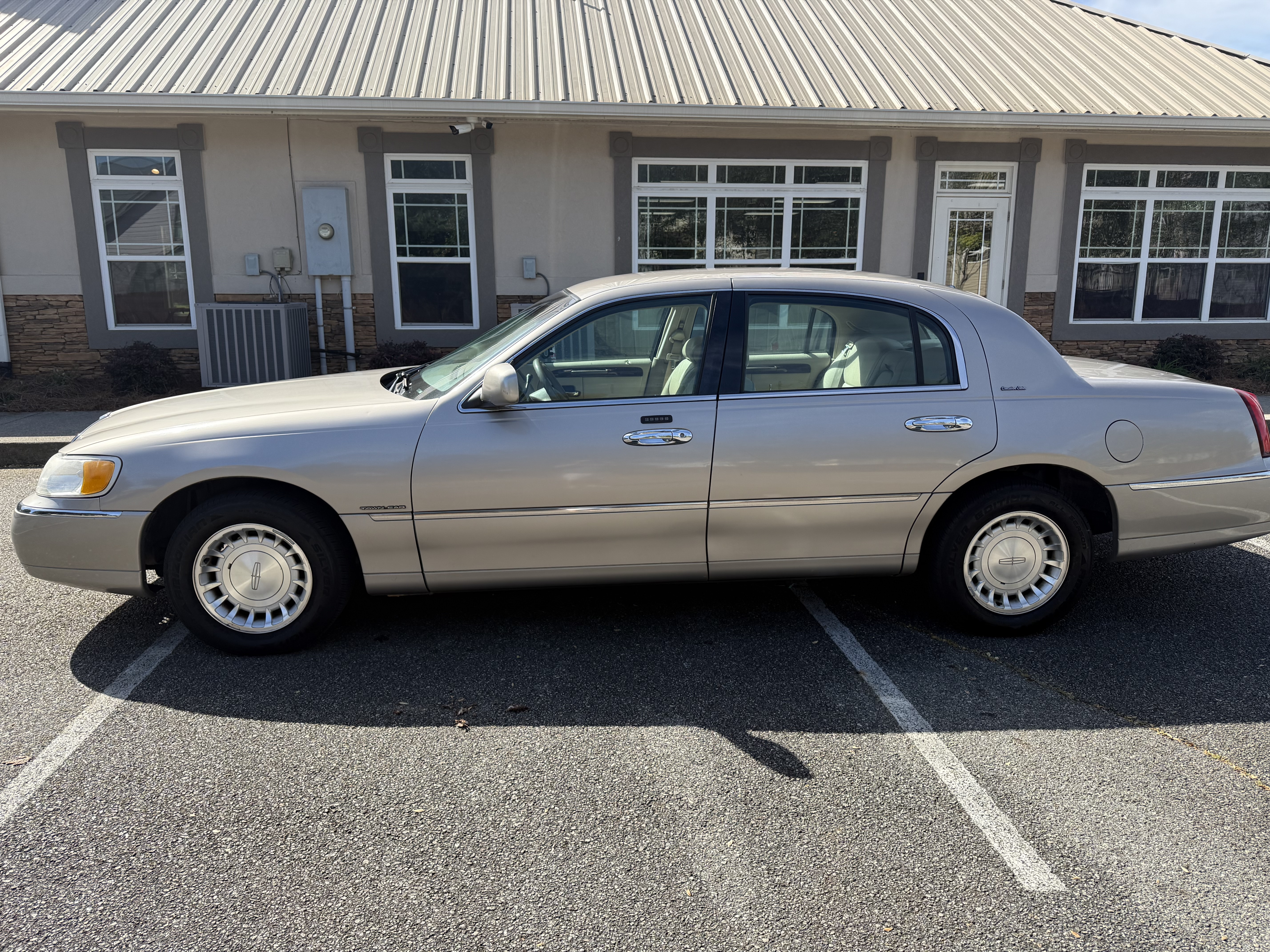 2001 Lincoln Town Car Executive