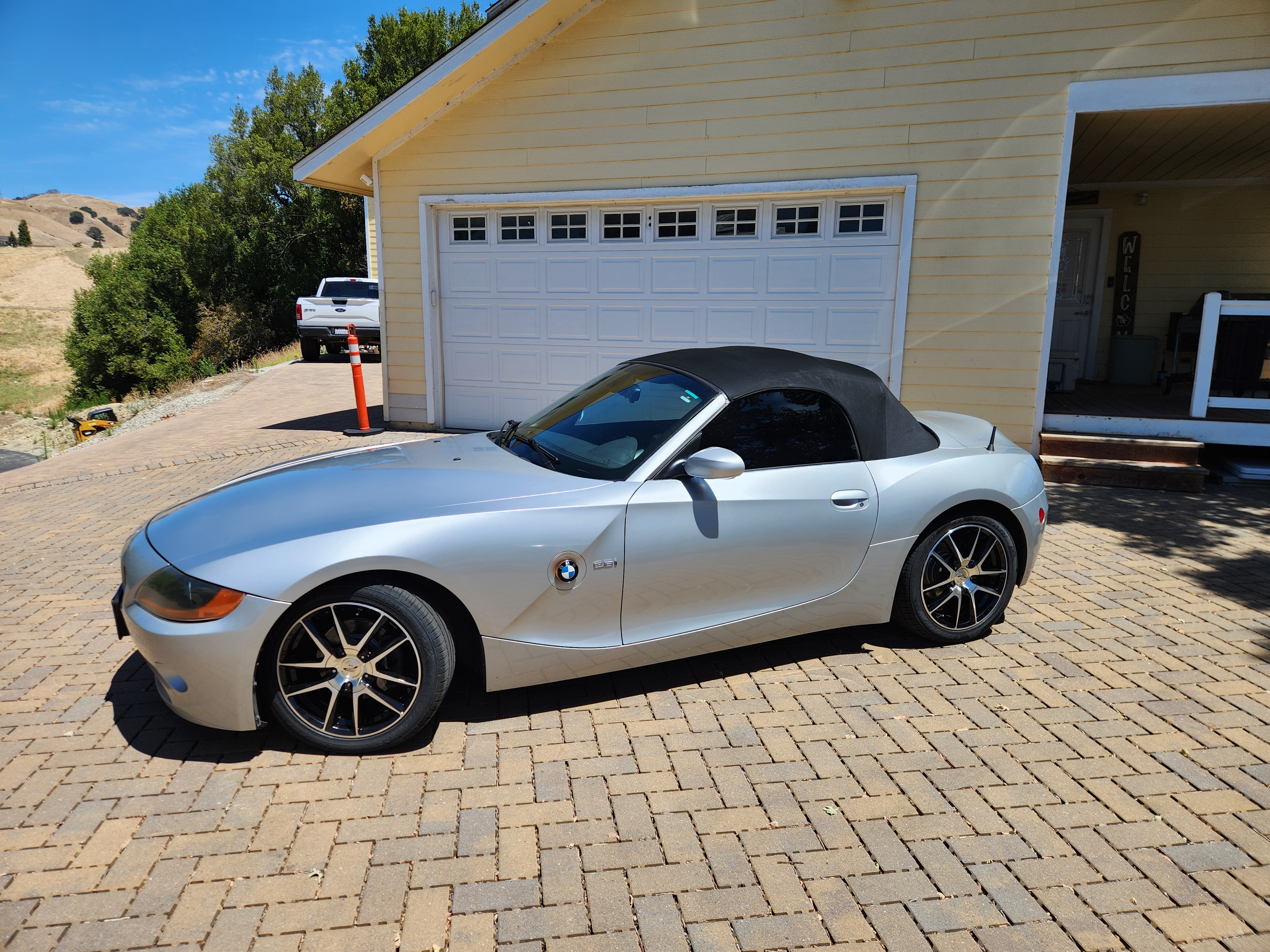 Used 2004 BMW Z4 2.5i