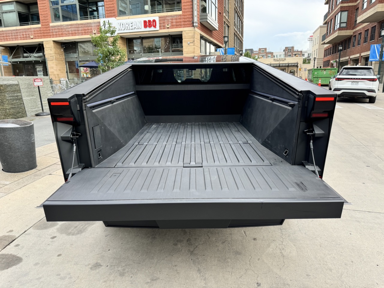 2024 Tesla Cybertruck AWD Crew Cab