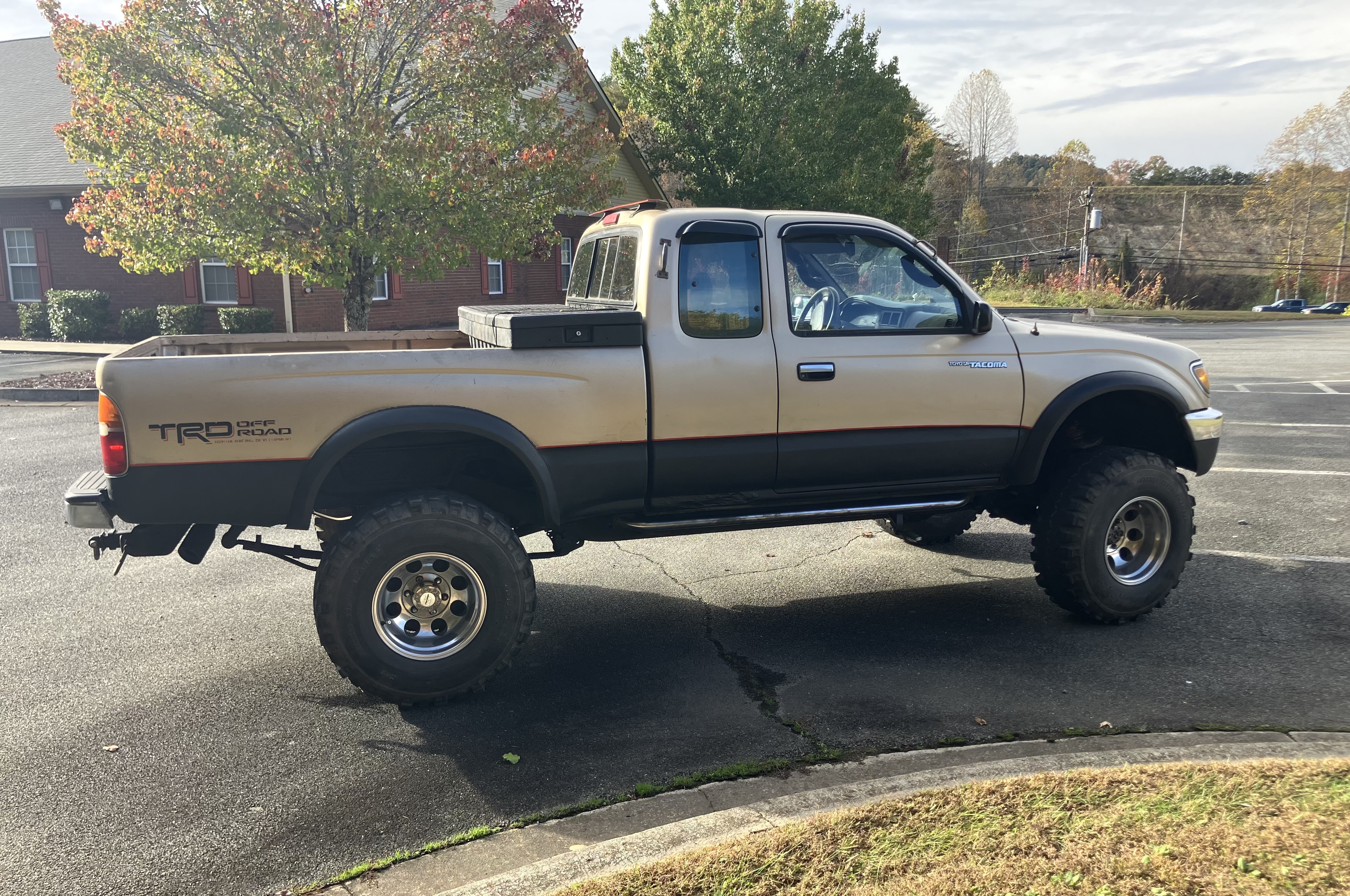 b570678b-e353-4d75-a59b-