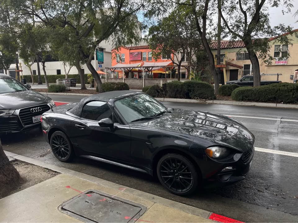 Used 2018 FIAT 124 Spider Classica w/ Technology & Siriusxm Group