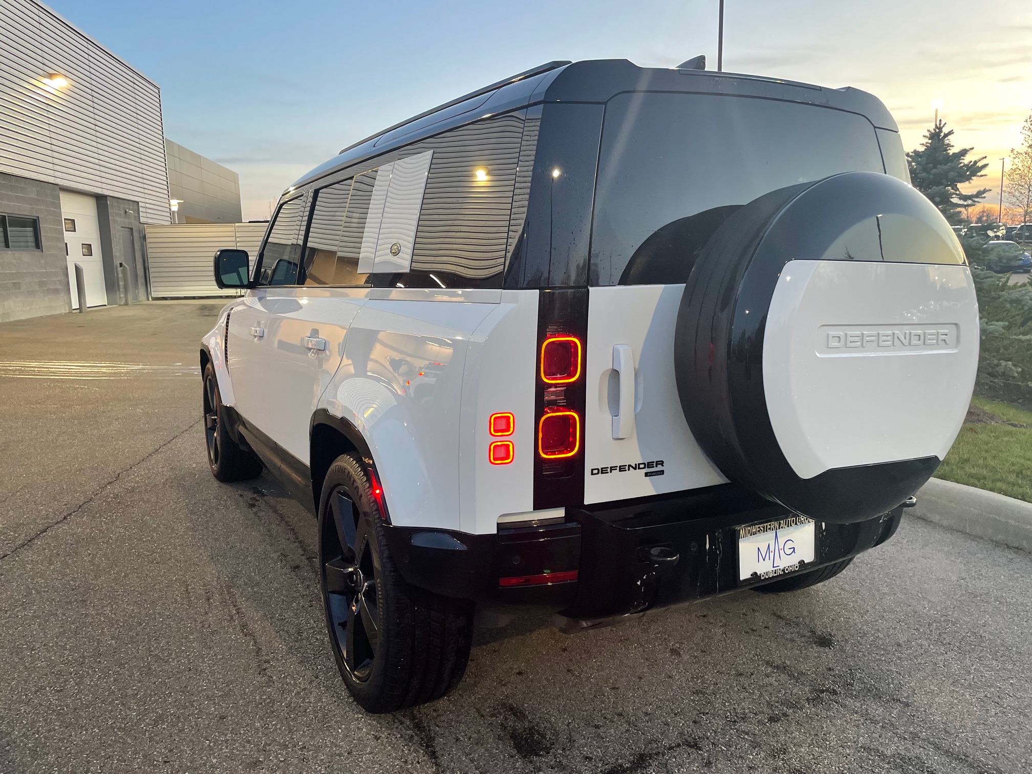 2023 Land Rover Defender 110 X-Dynamic SE