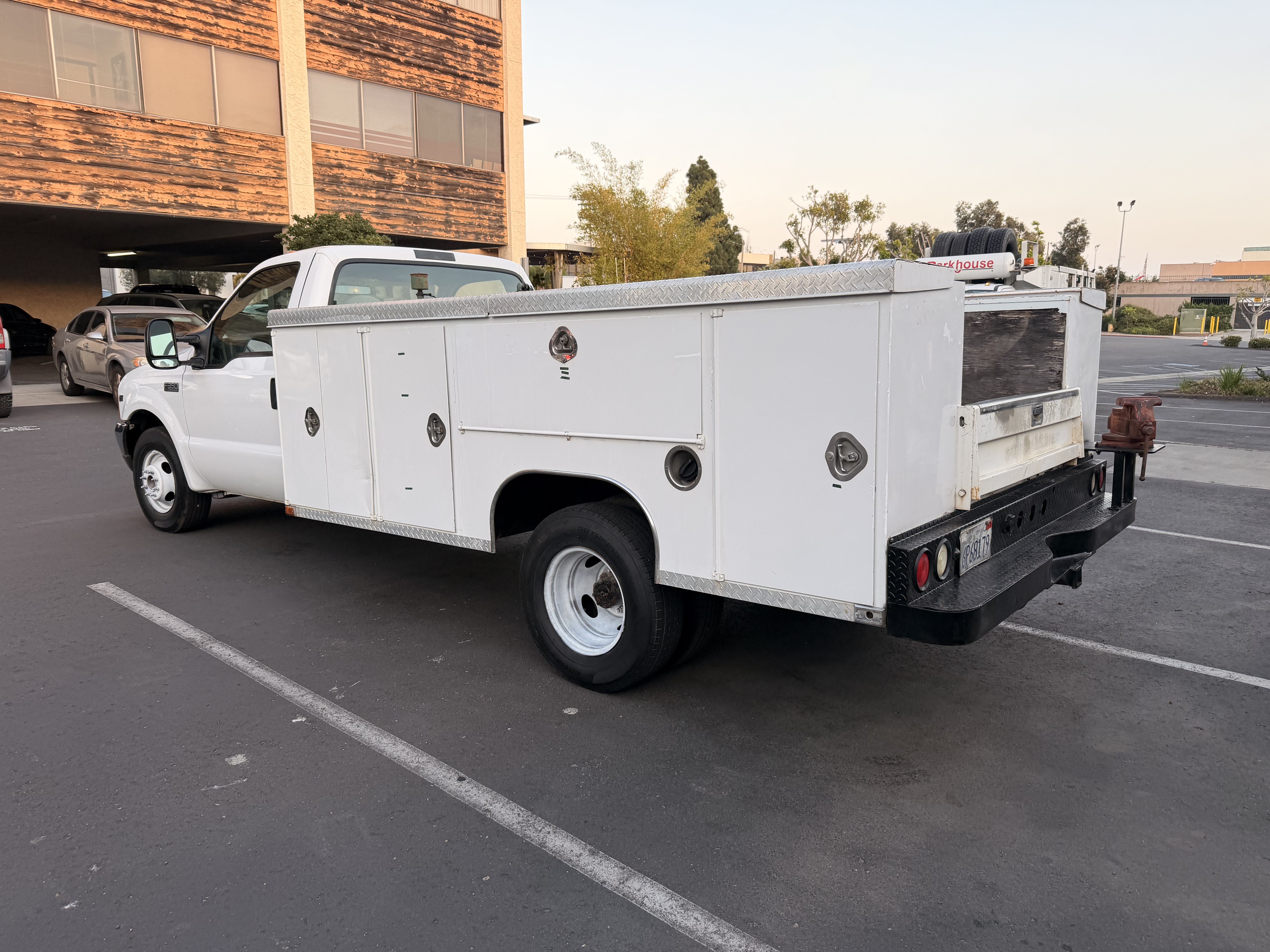 2001 Ford F350 2WD Regular Cab DRW Super Duty