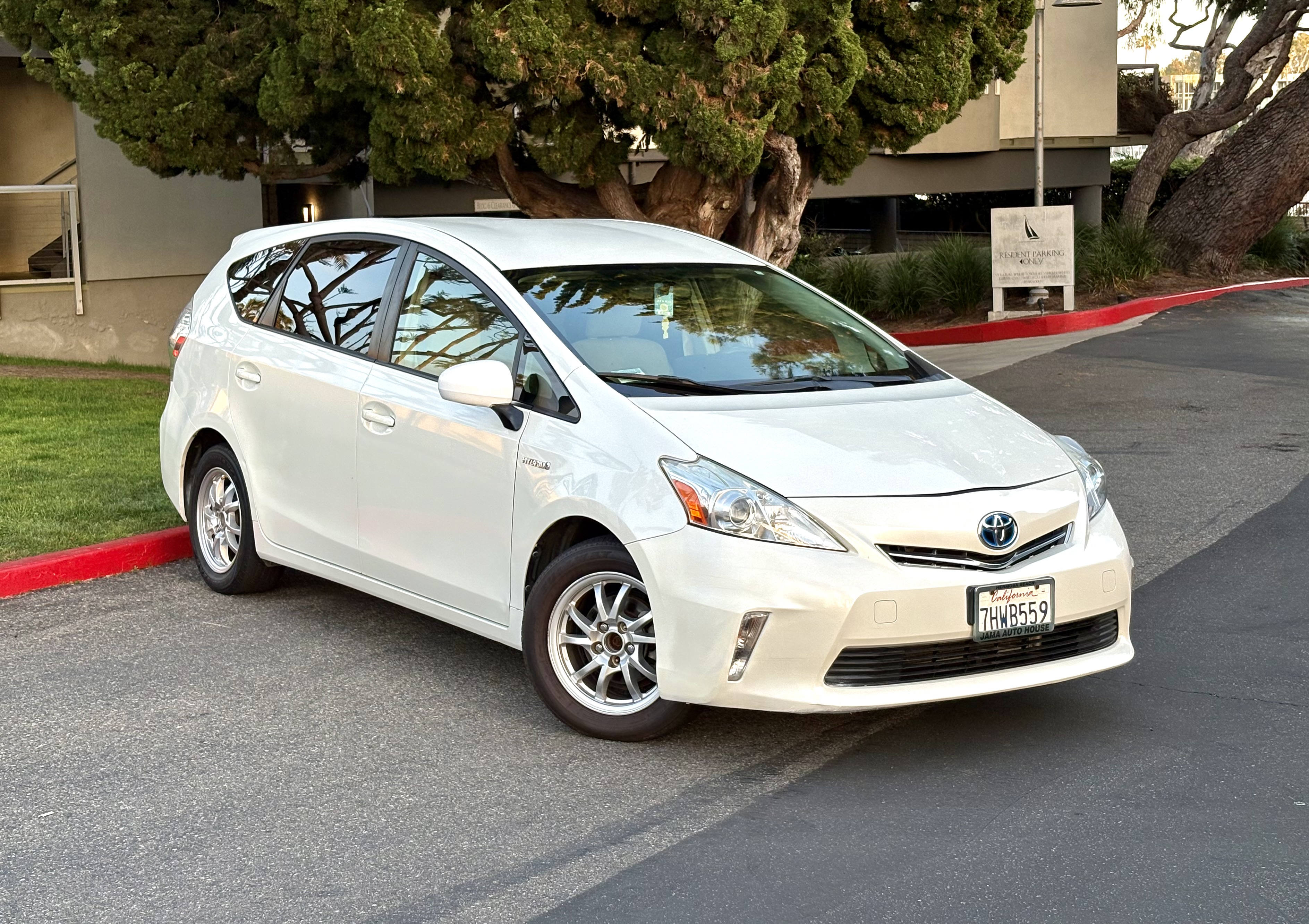 2014 Toyota Prius V Two