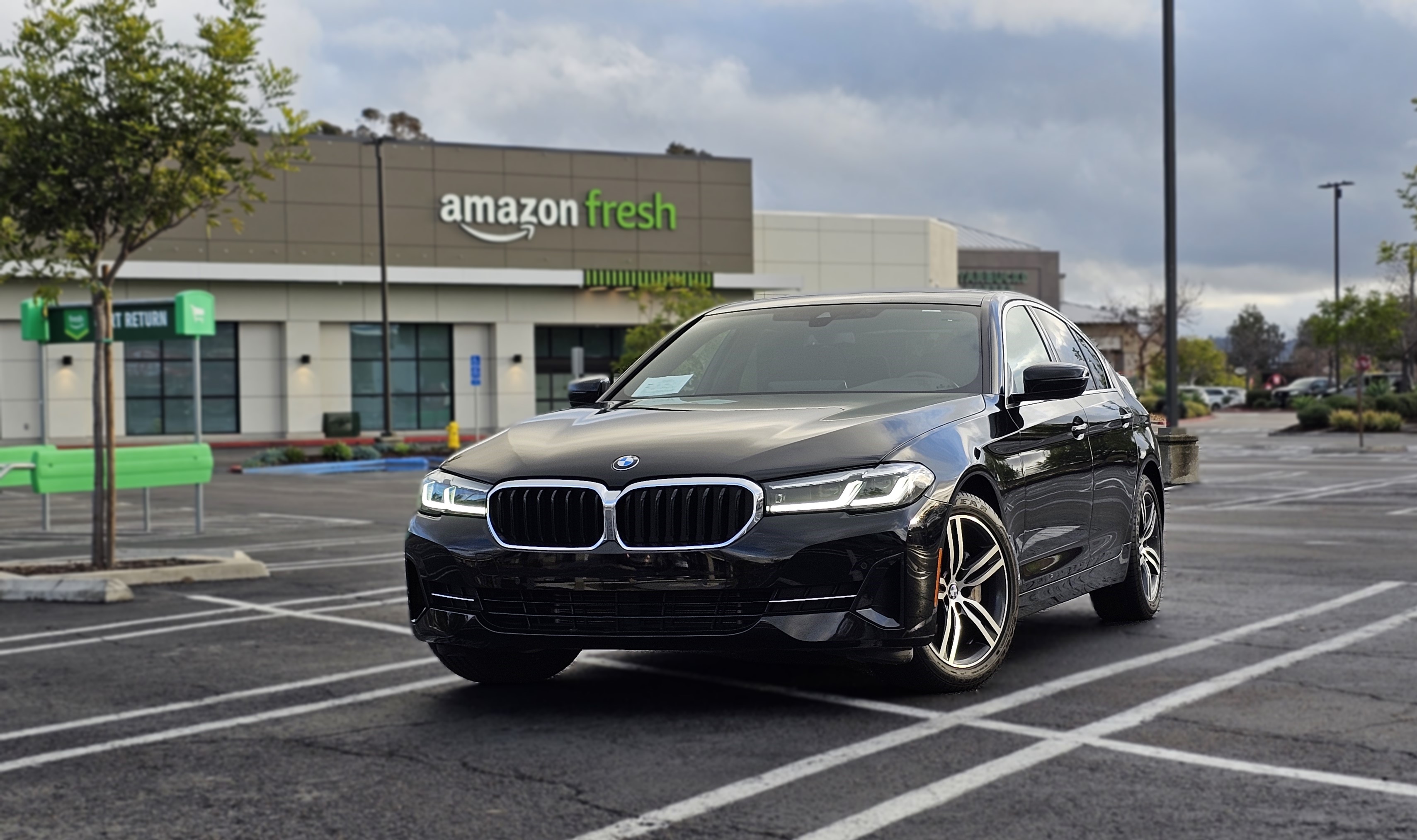 BMW SERIE 5 TOURING bmw-f11-525d-m-performance-black-white-manhart-bilstein-5er  Used - the parking