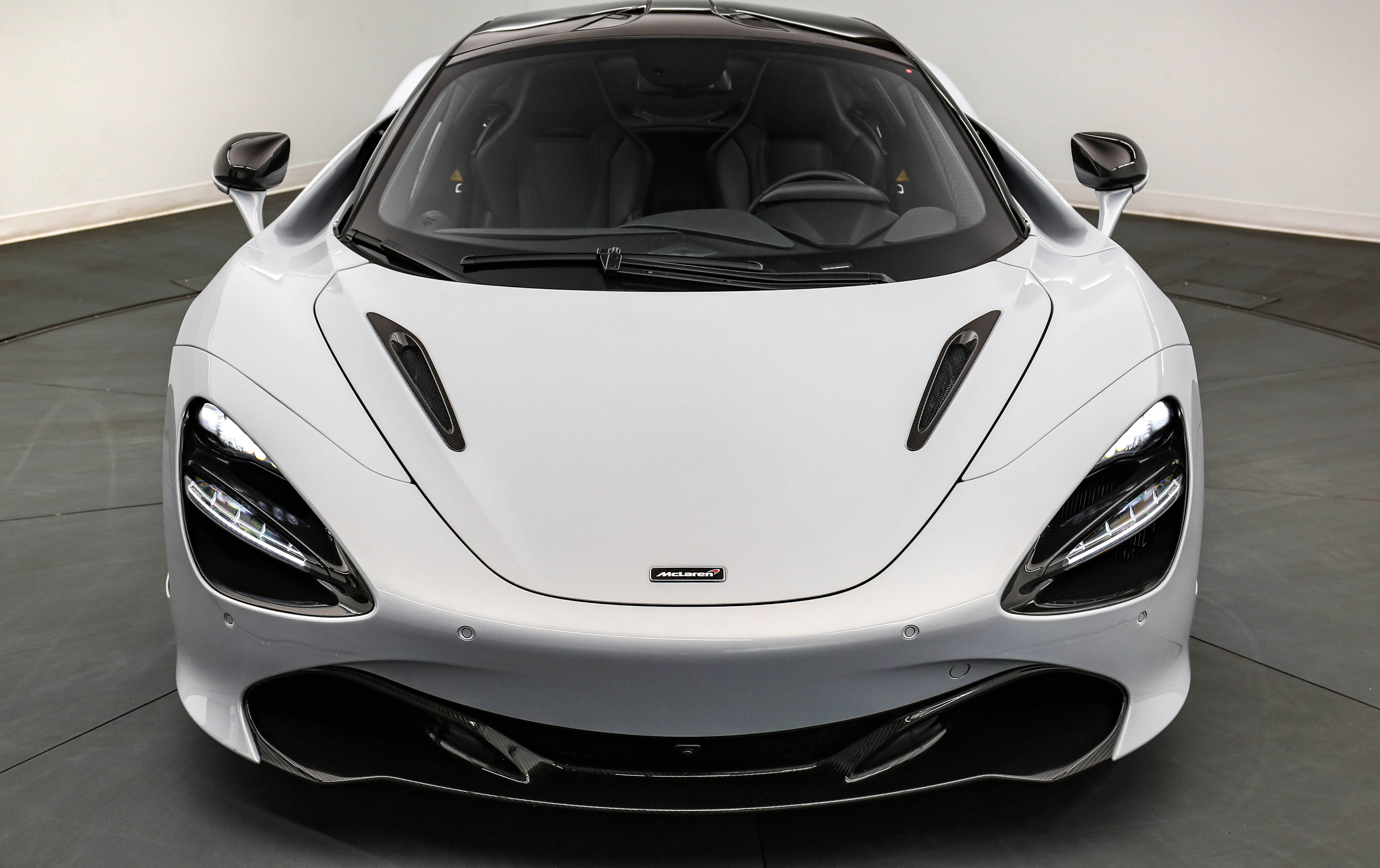 Used 2018 McLaren 720S Luxury photo 9