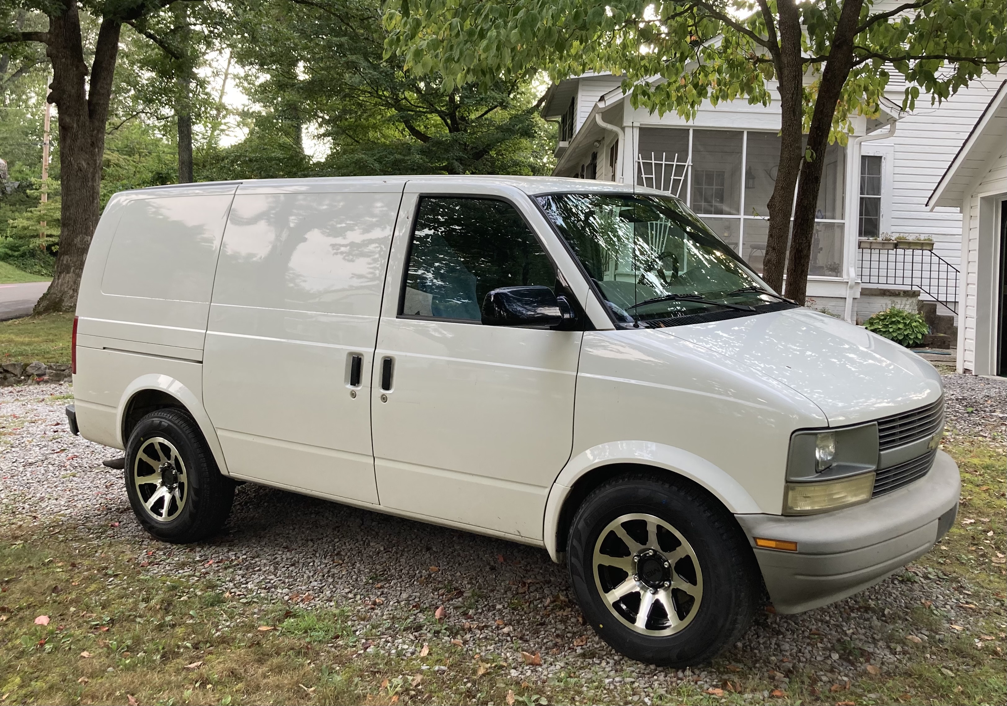 Chevrolet Astro 2005 photo 2