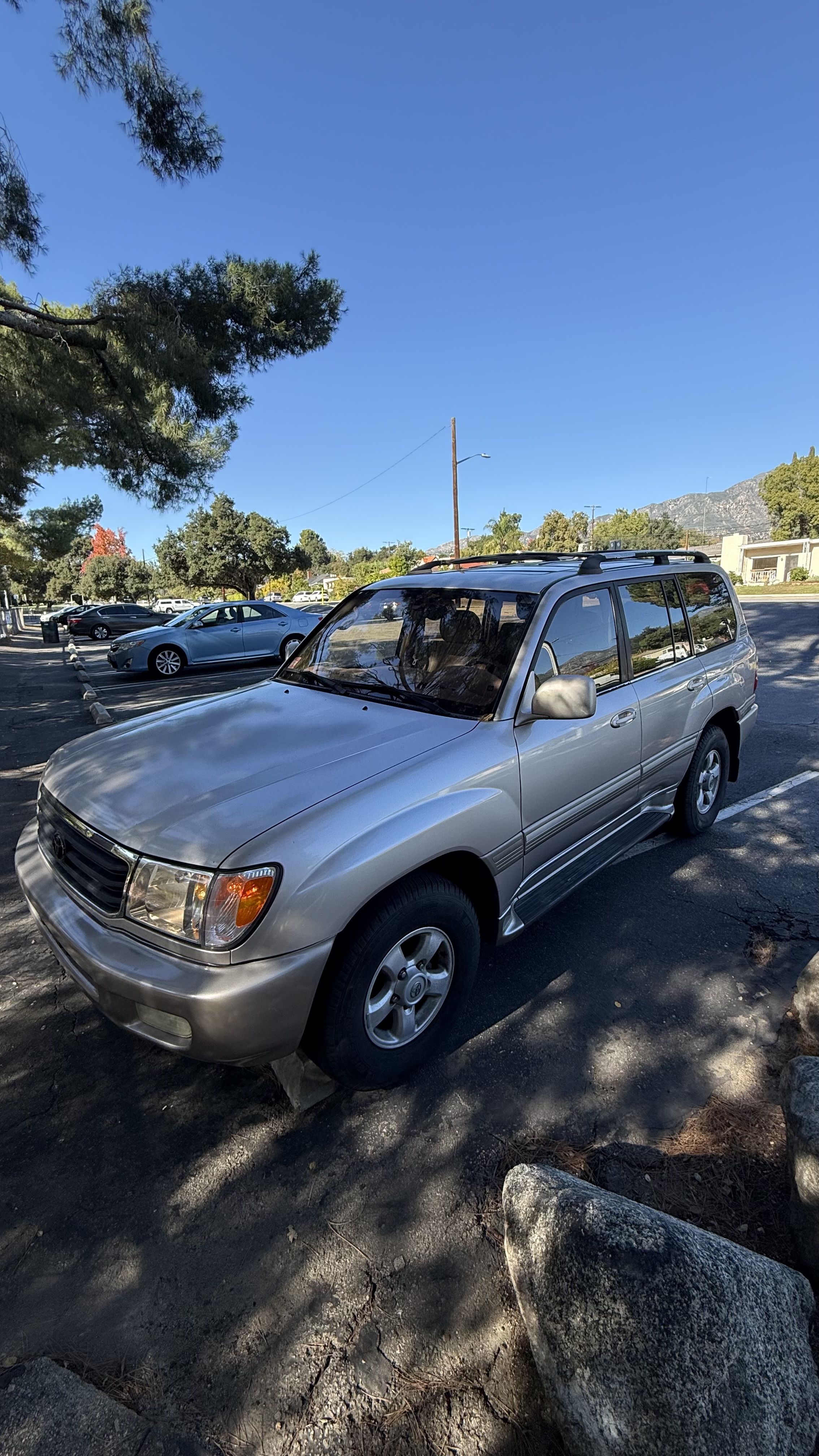 Used 2000 Toyota Land Cruiser Sport Utility 4D