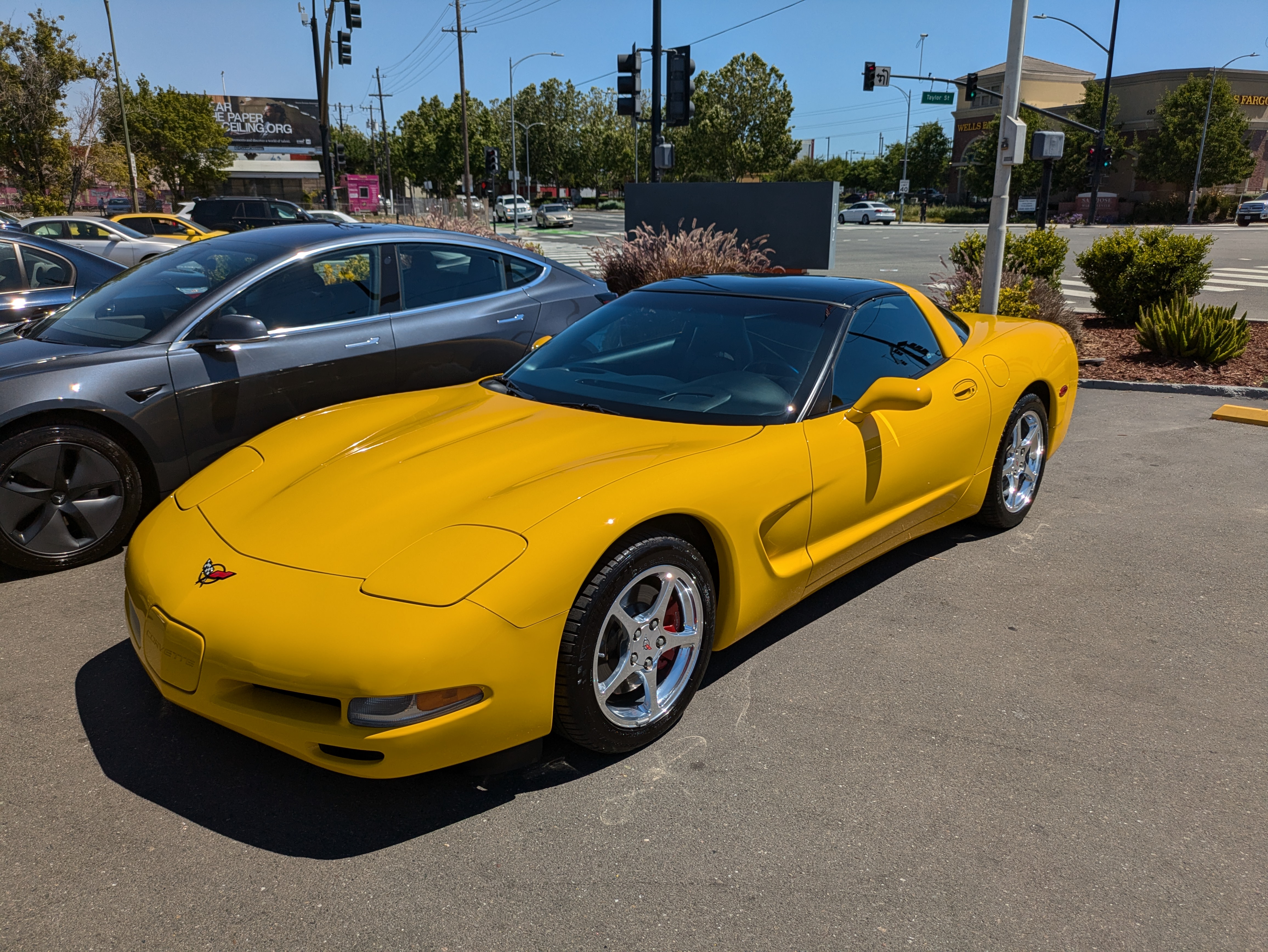 Used 2000 Chevrolet Corvette Coupe w/ Performance Handling Pkg