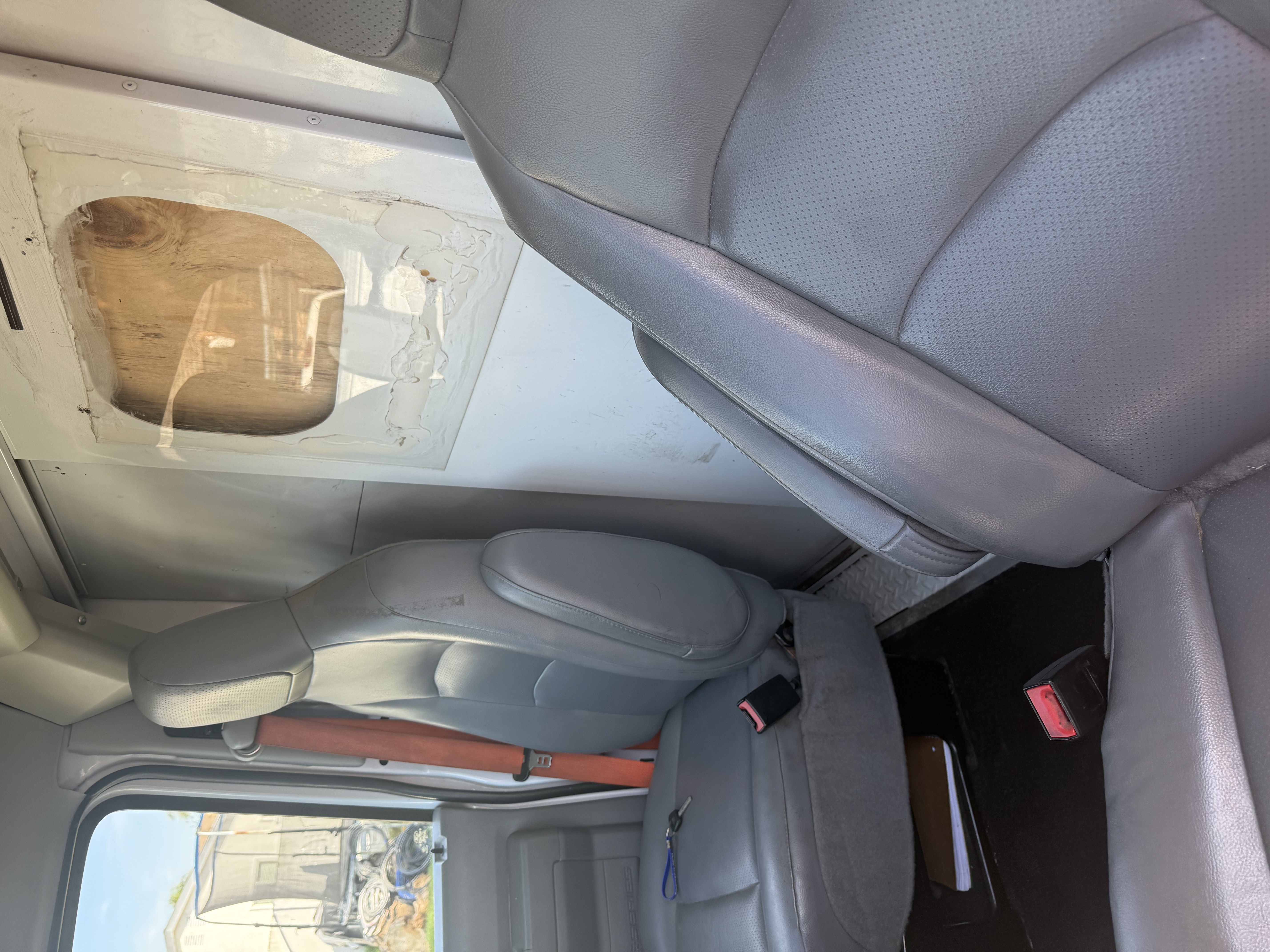 2016 Ford E-350 and Econoline 350 Super Duty