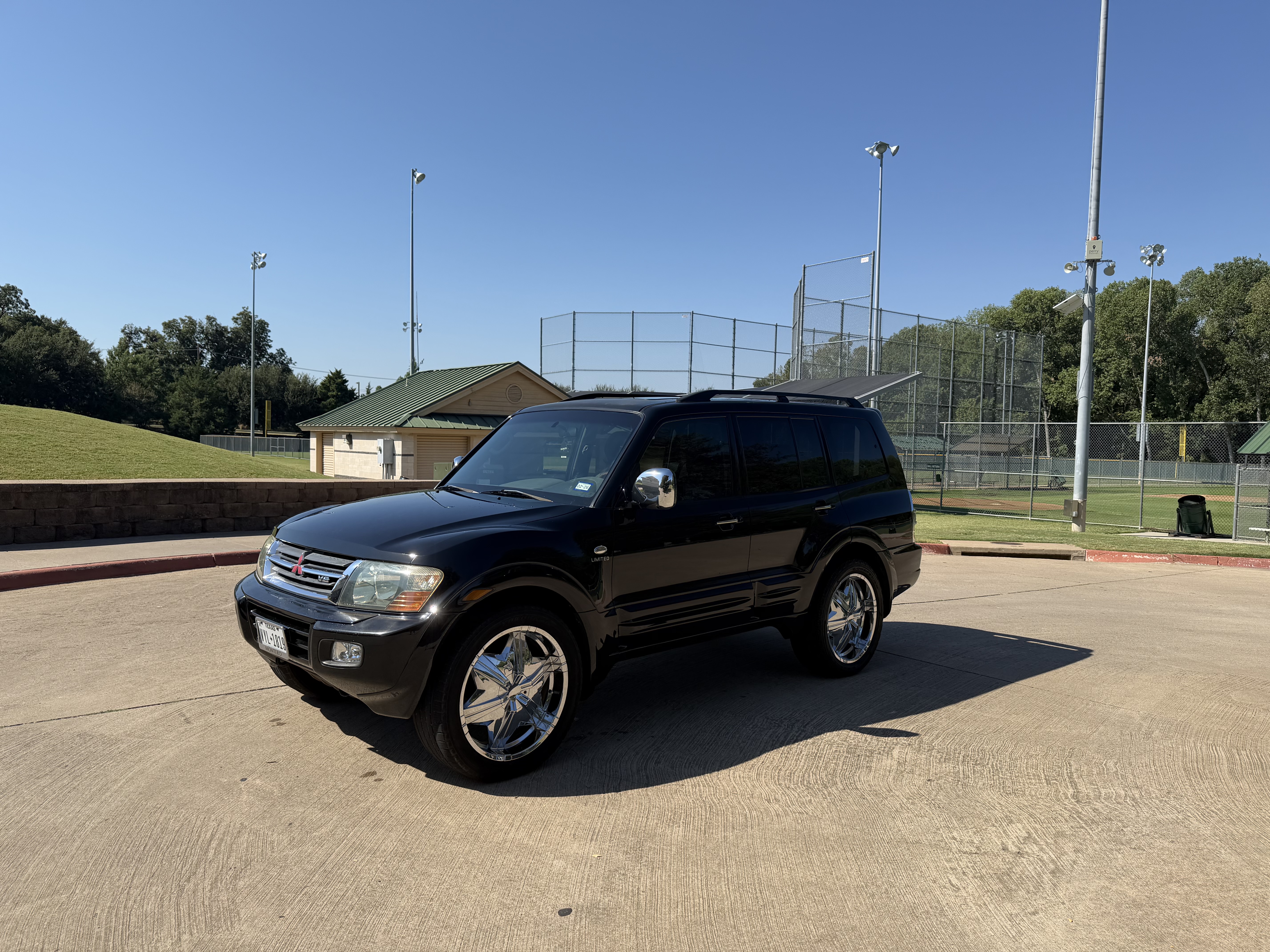 2001 Mitsubishi Montero LTD