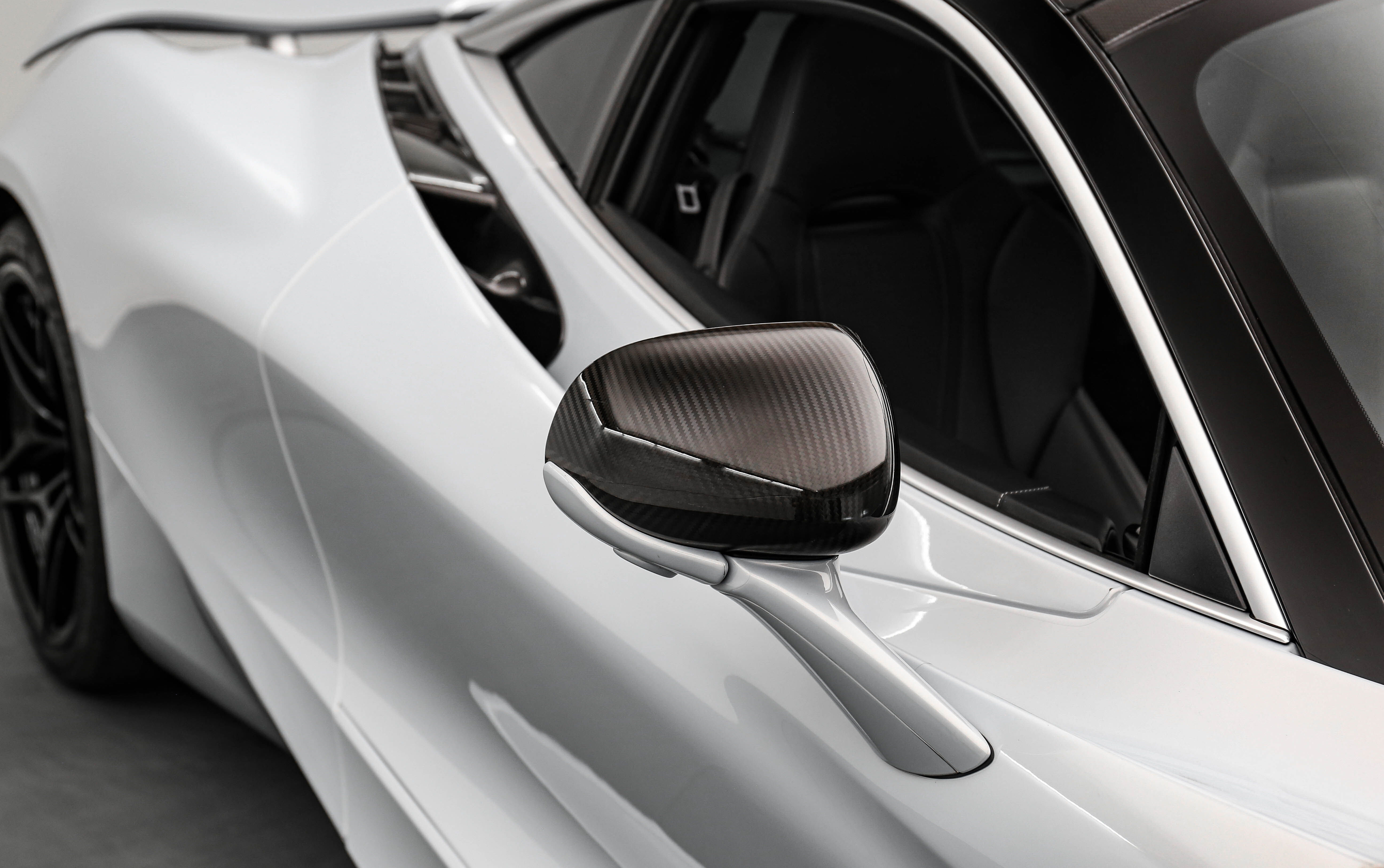 Used 2018 McLaren 720S Luxury photo 13