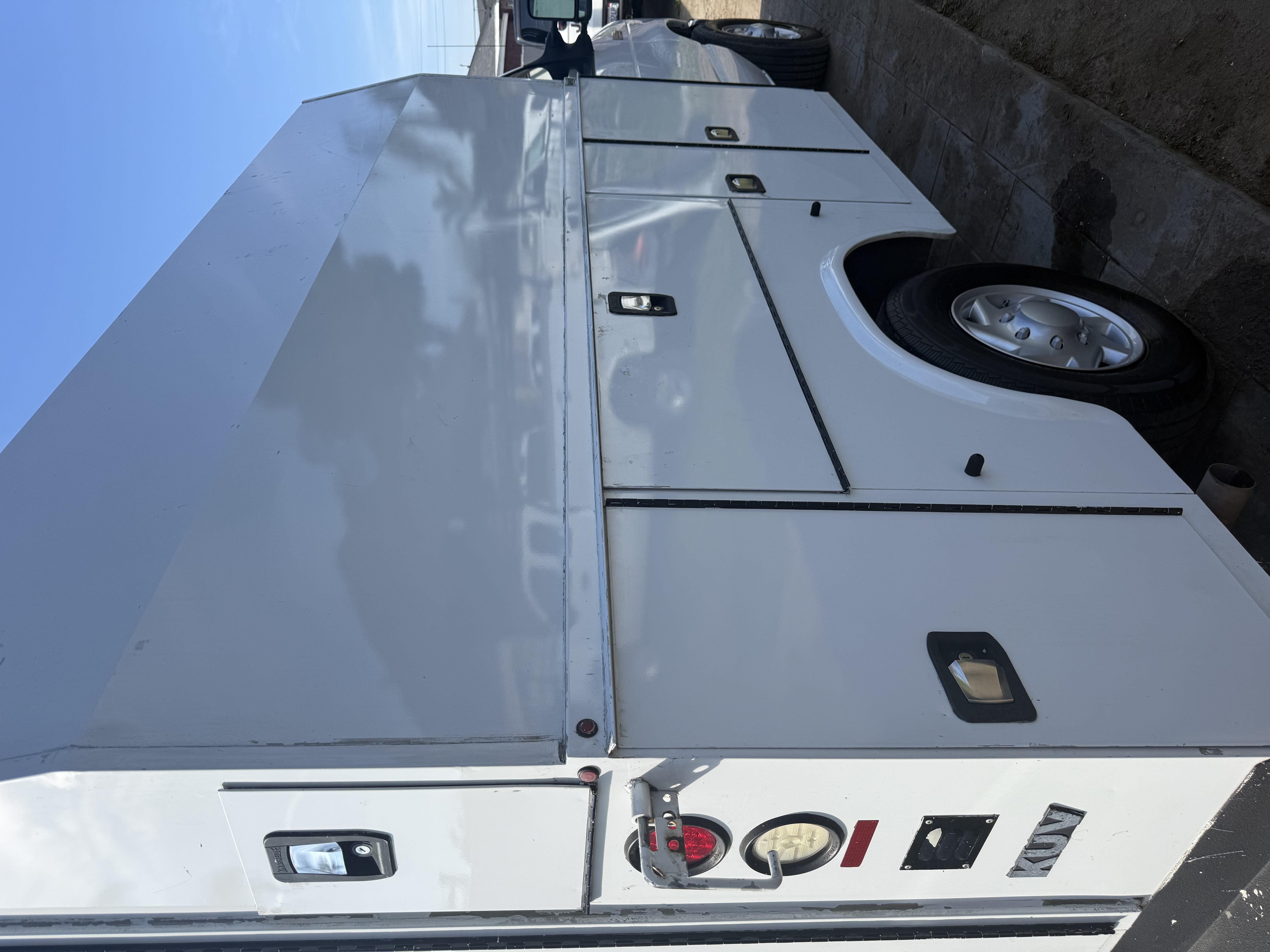 2016 Ford E-350 and Econoline 350 Super Duty