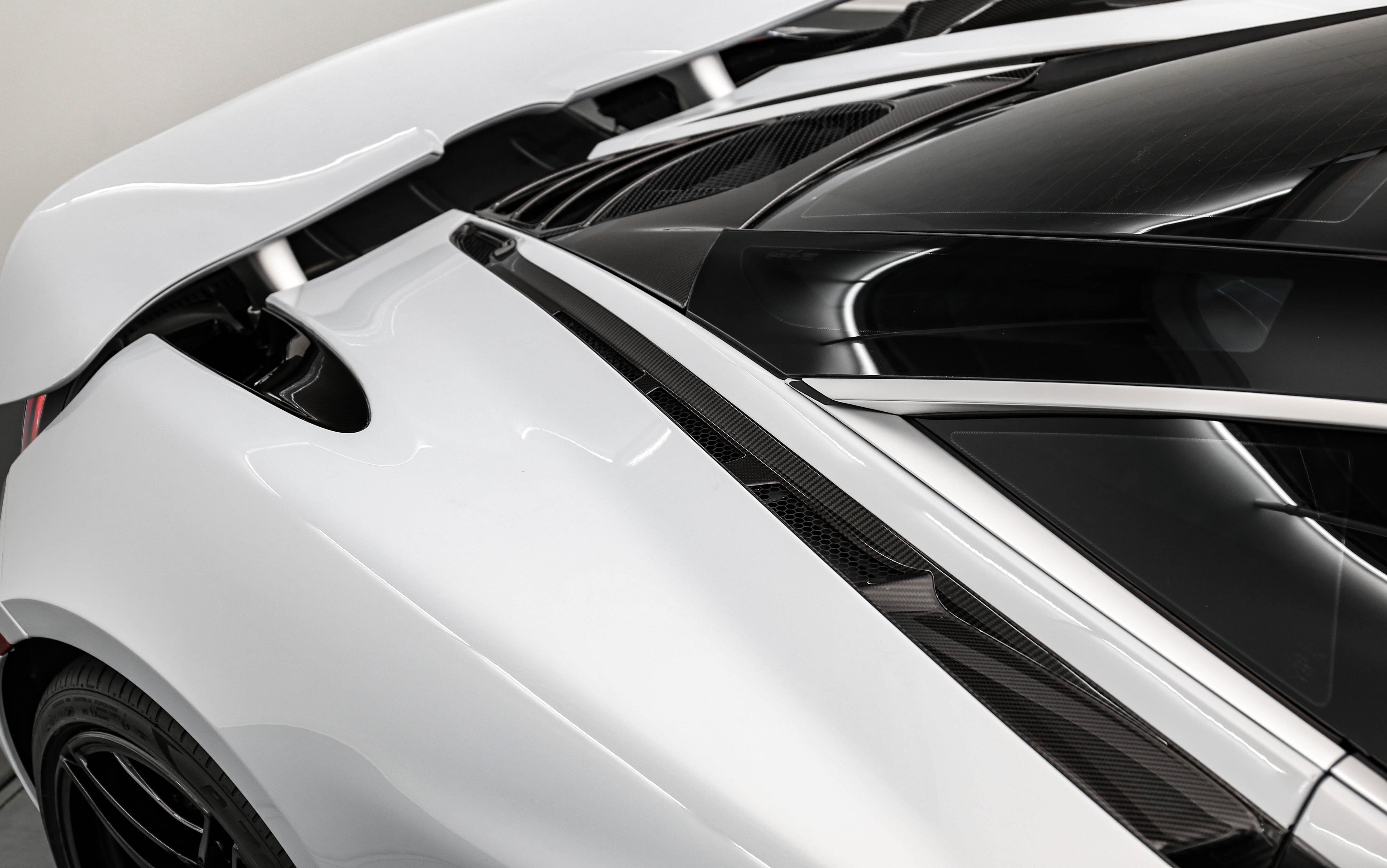 Used 2018 McLaren 720S Luxury photo 11