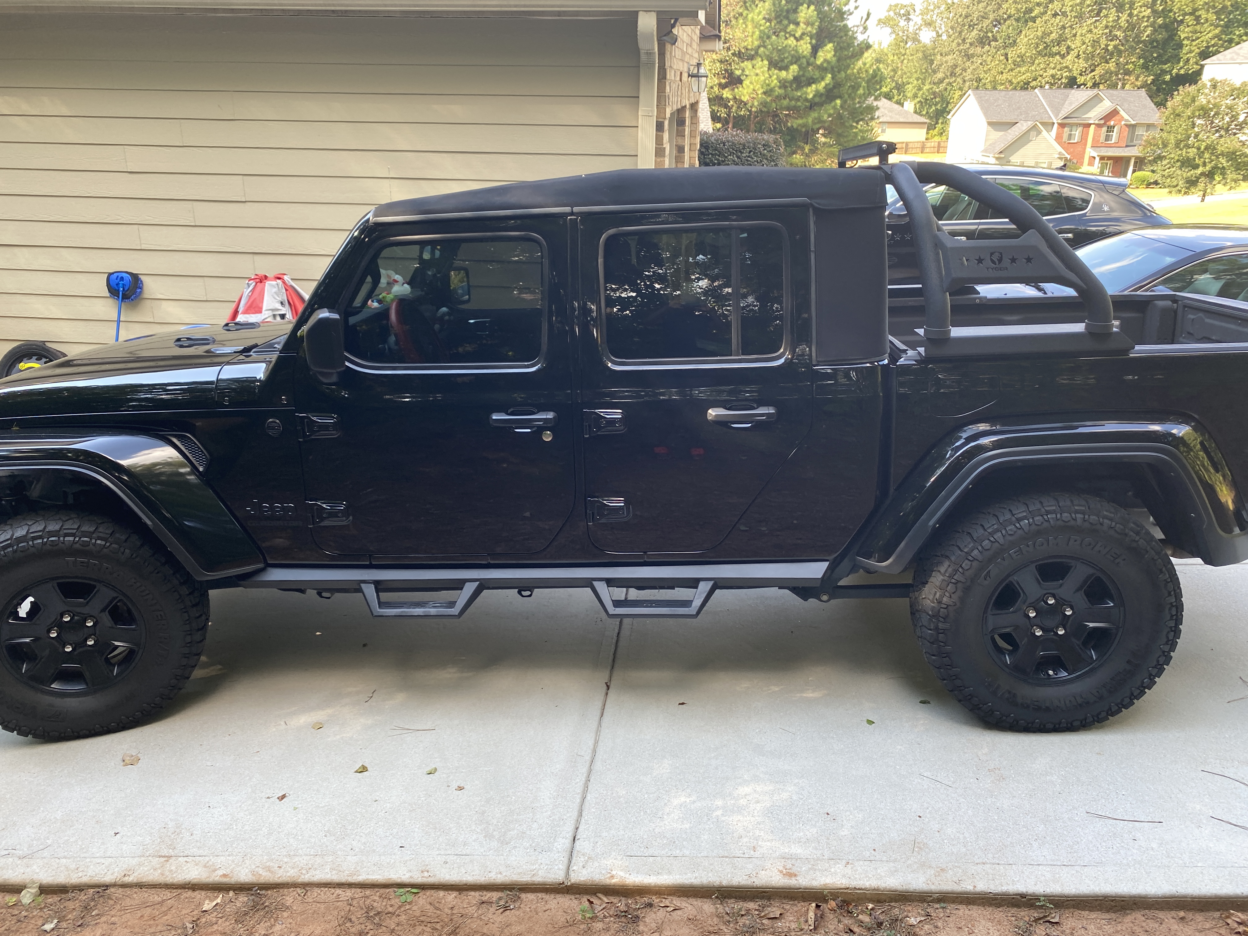 2022 Jeep Gladiator Sport