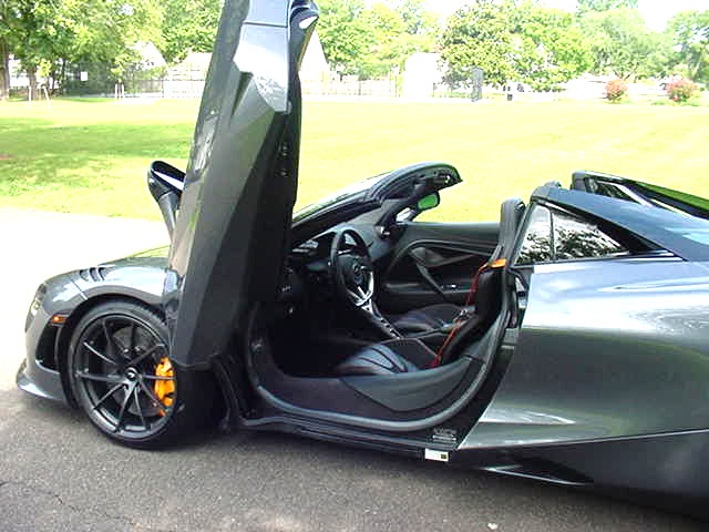 Used 2024 McLaren 750S Spider photo 2