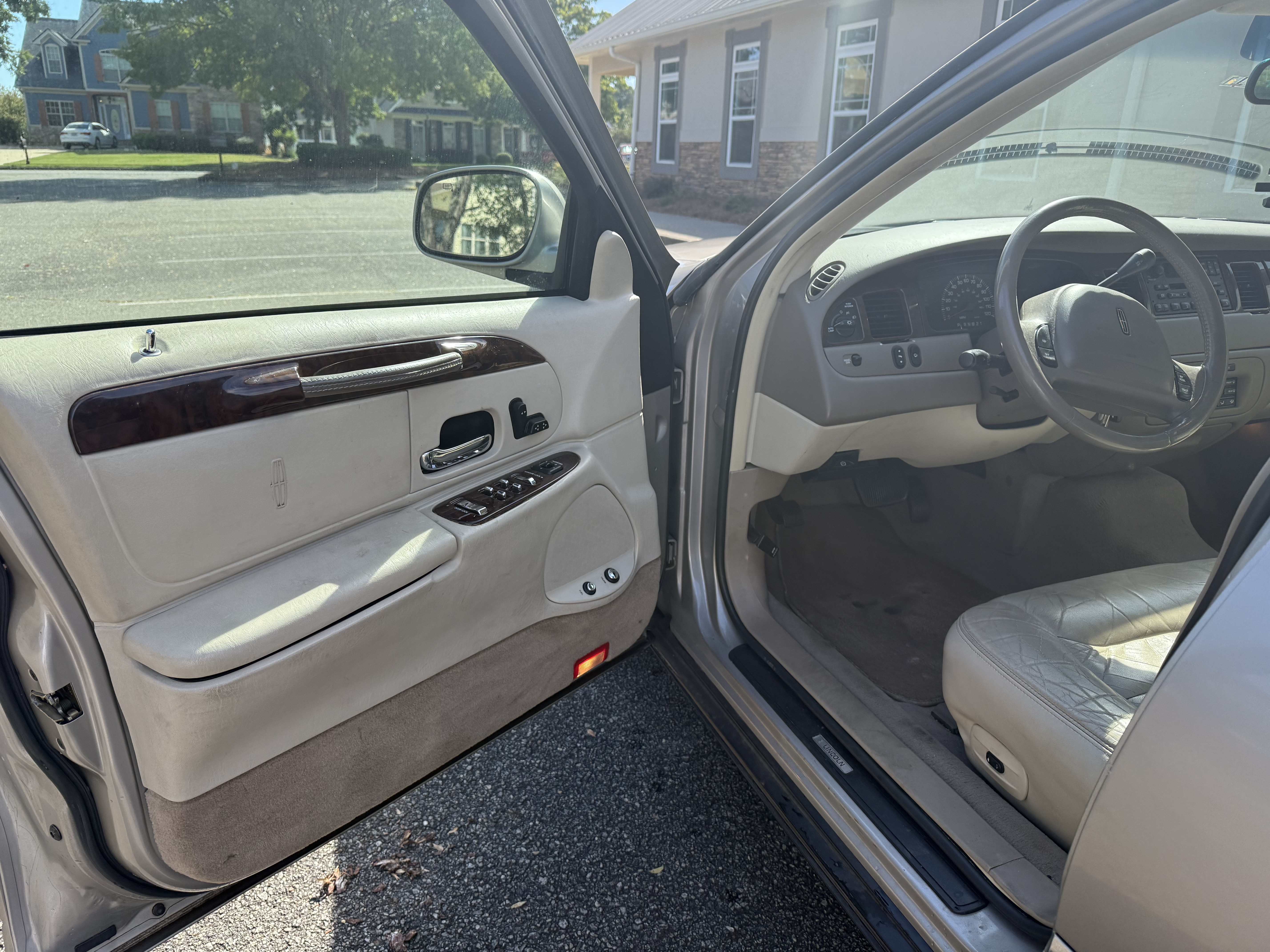 2001 Lincoln Town Car Executive