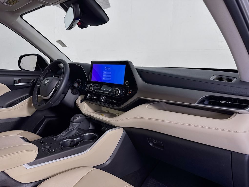 Used 2025 Toyota Highlander SUV
