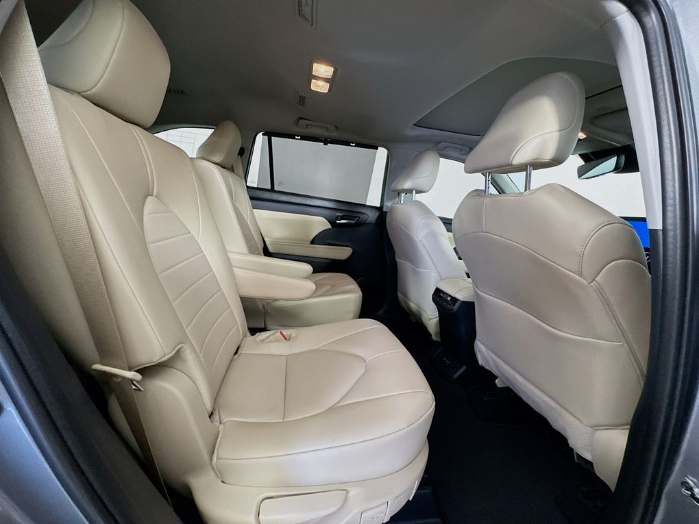 Used 2025 Toyota Highlander SUV
