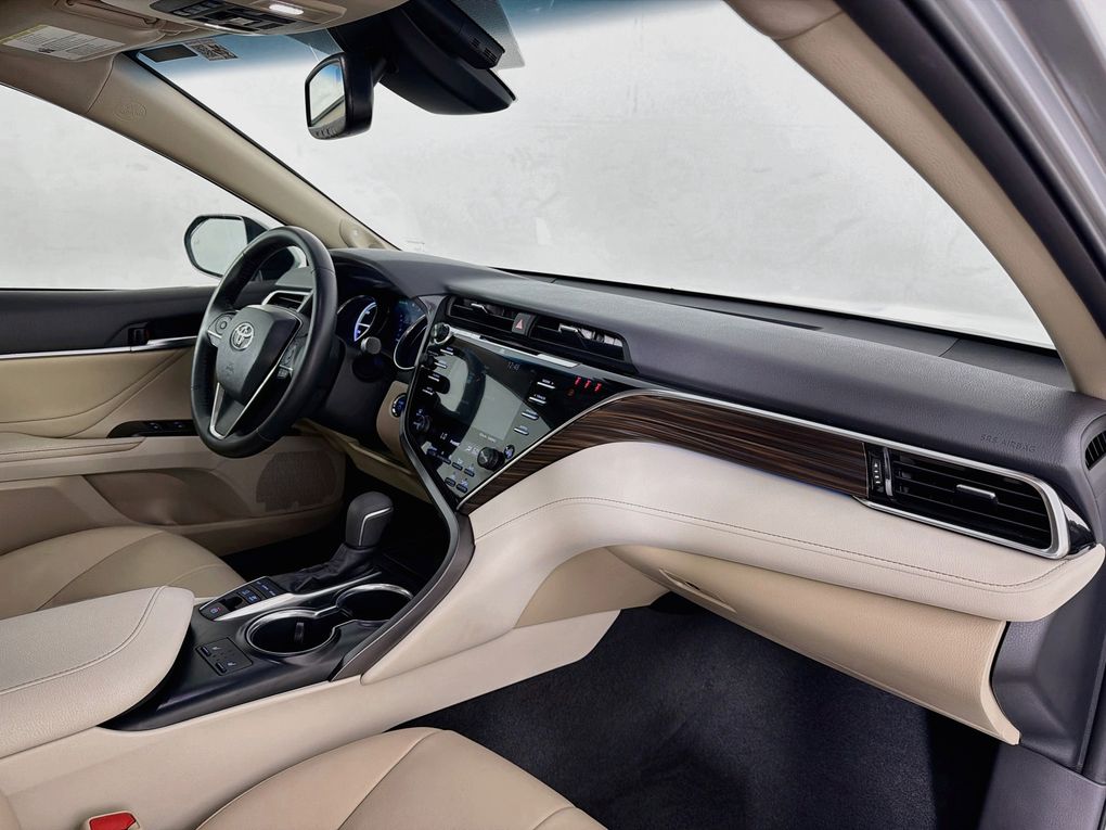 Used 2018 Toyota Camry Hybrid Sedan