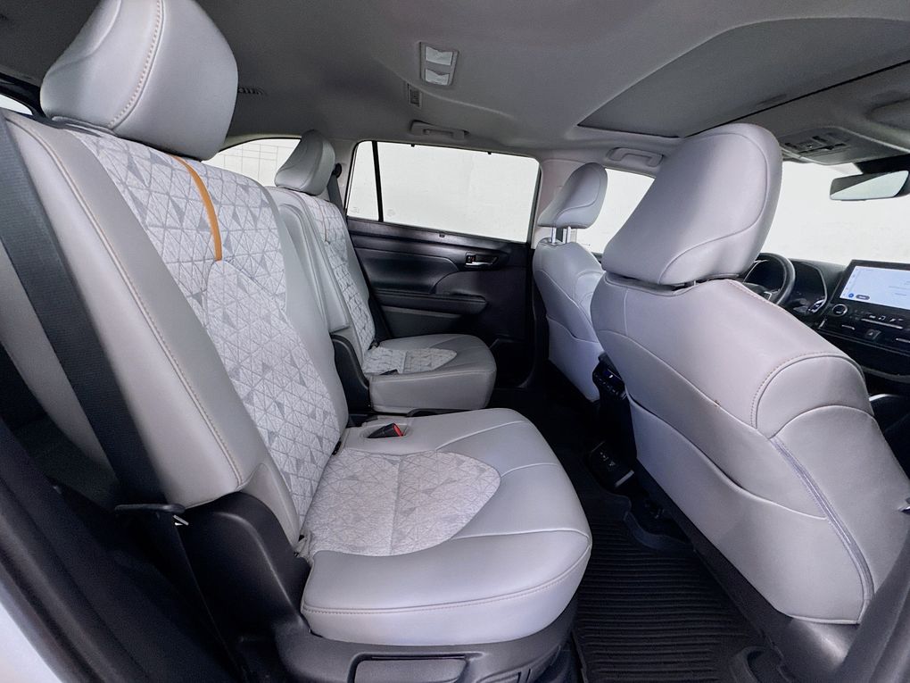 Used 2023 Toyota Highlander Hybrid SUV