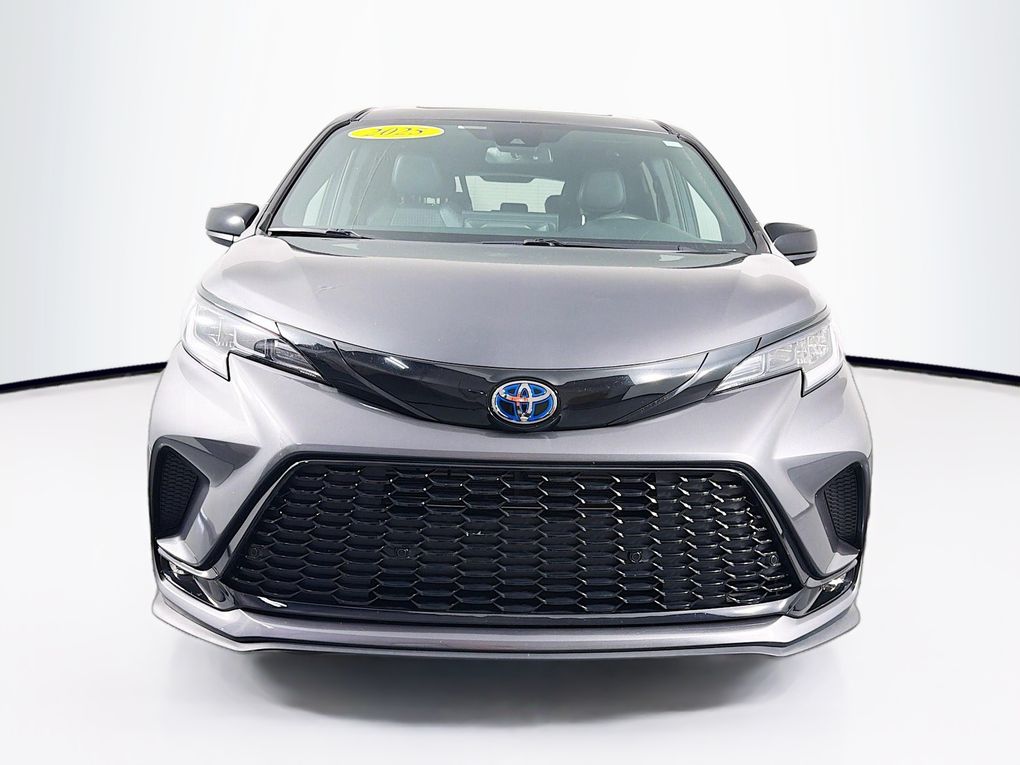 Used 2025 Toyota Sienna Van