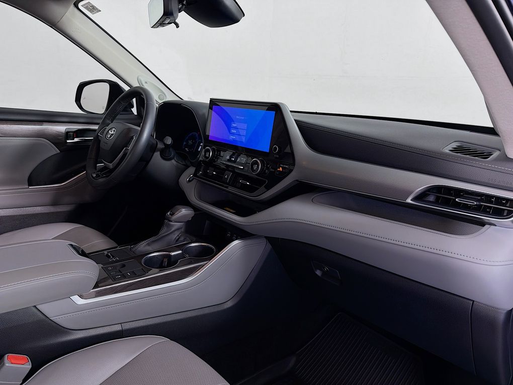 Used 2024 Toyota Highlander SUV