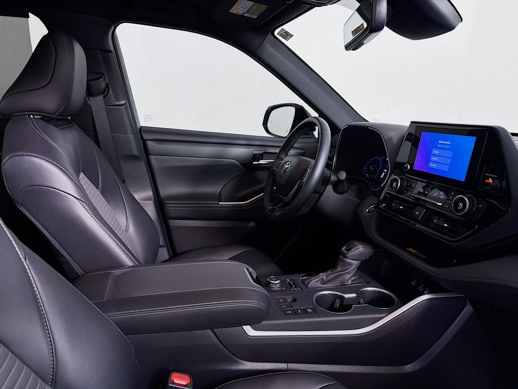 Used 2025 Toyota Highlander SUV