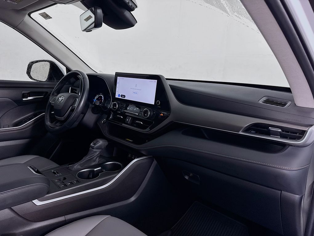Used 2023 Toyota Highlander Hybrid SUV
