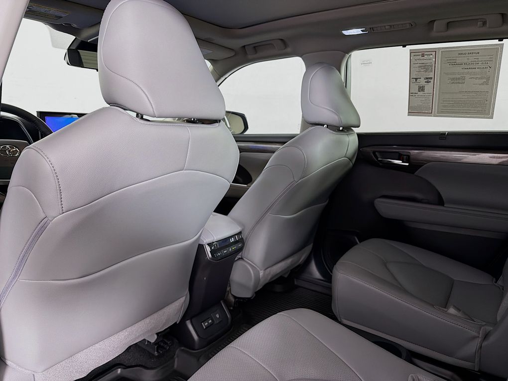 Used 2024 Toyota Highlander SUV