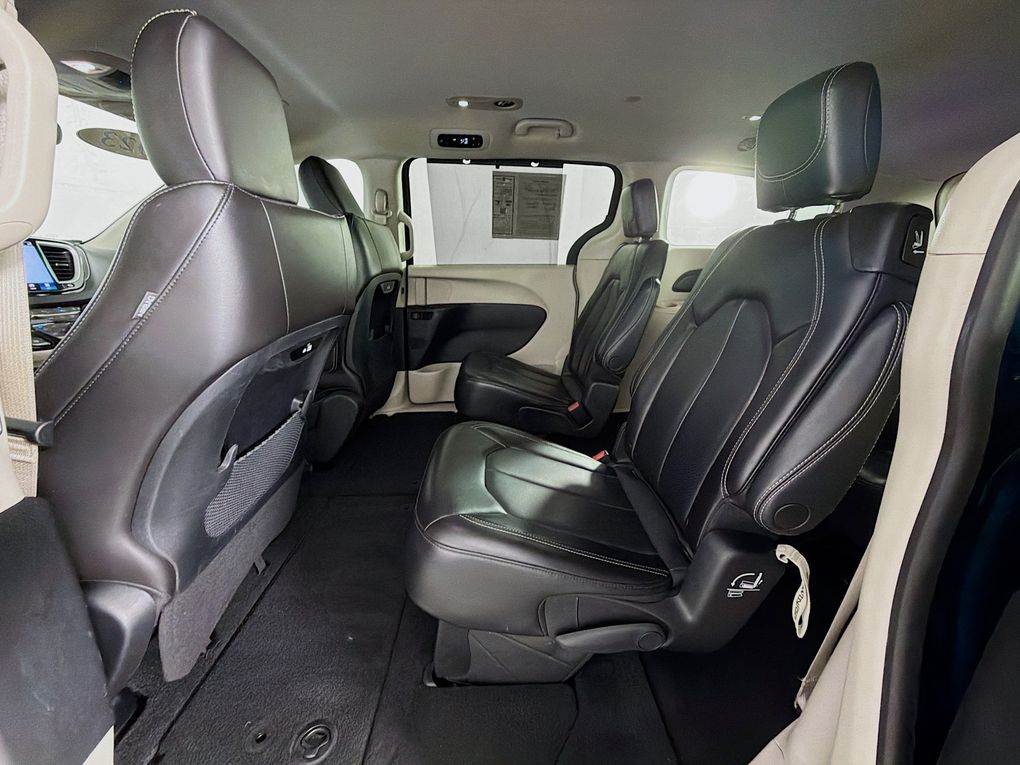 Used 2023 Chrysler Pacifica Van