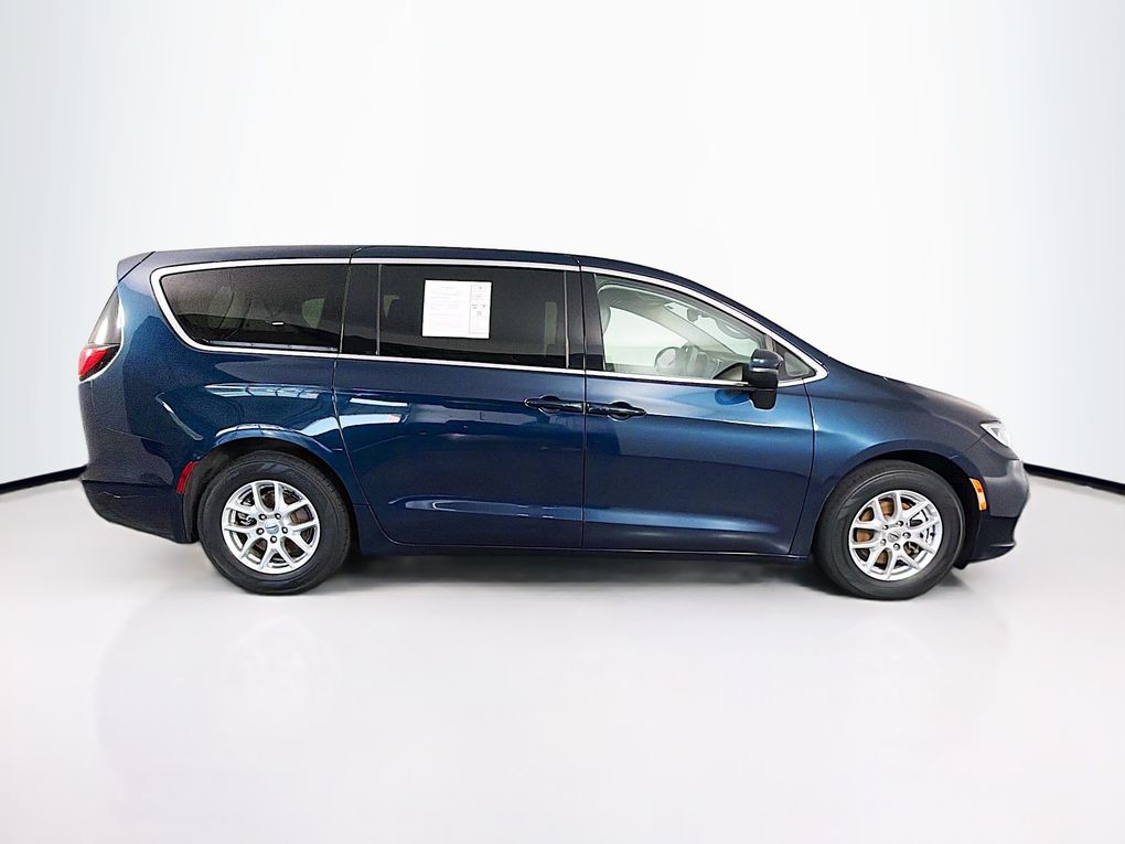 Used 2023 Chrysler Pacifica Van