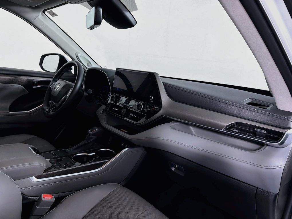 Used 2023 Toyota Highlander SUV