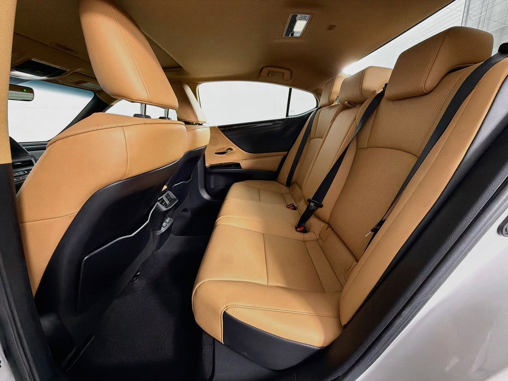 Used 2023 Lexus ES Sedan